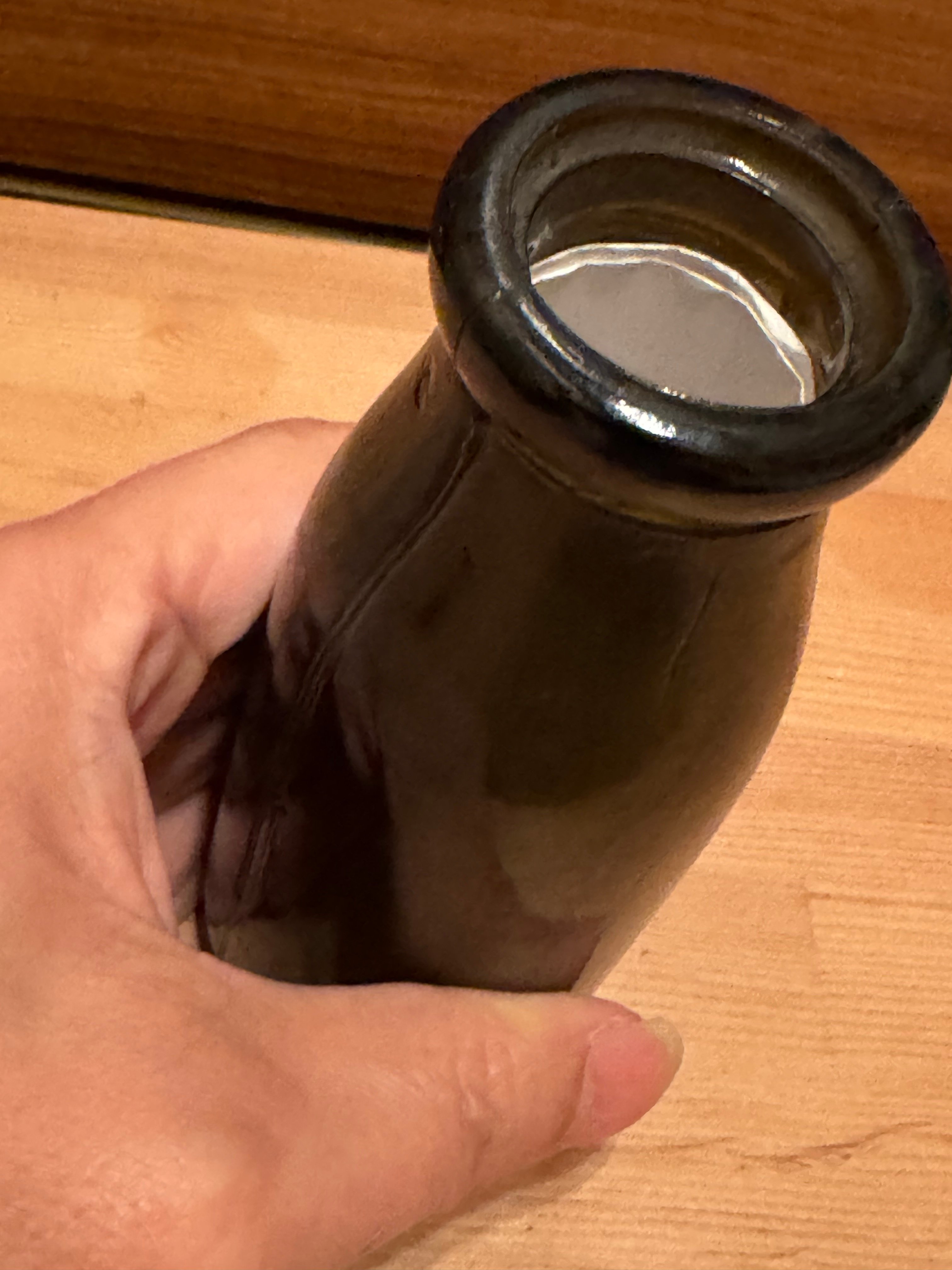戦時下の一品＞ 黒い牛乳瓶｜信州戦争資料センター(まだ施設は無い…)