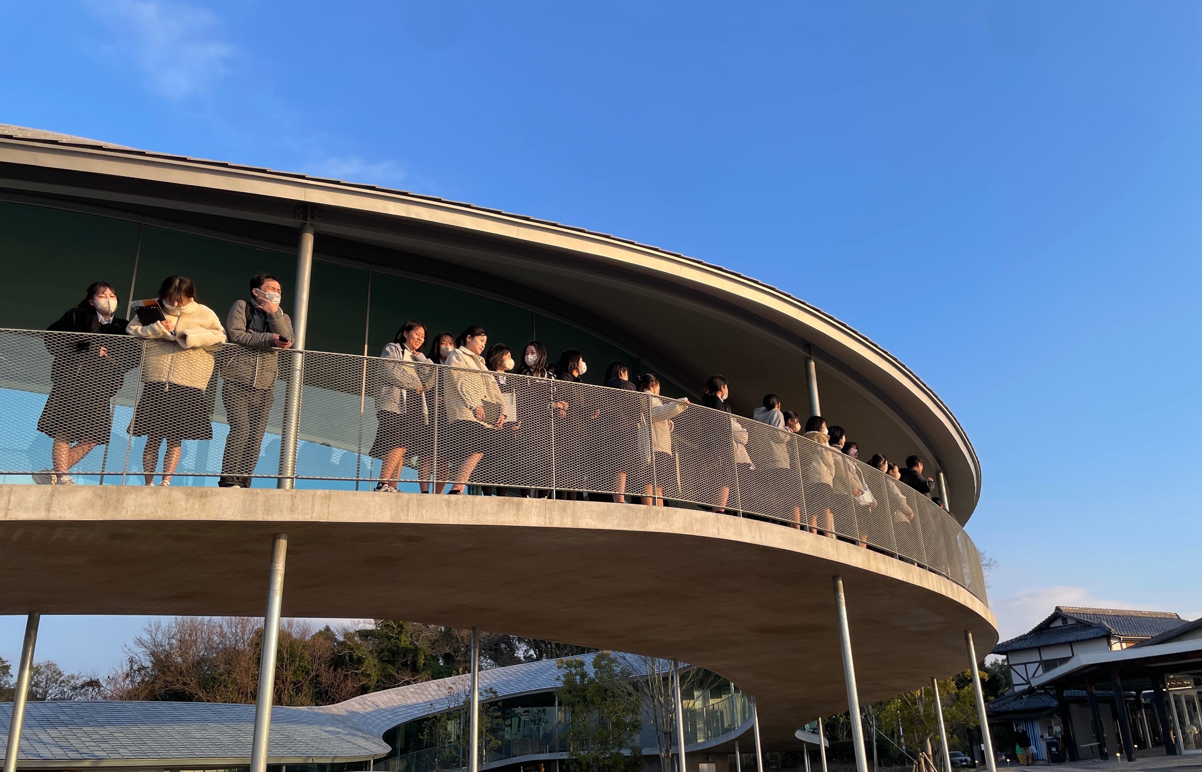 株式会社イースト共同企画】香川県出身セトラーが母校に贈る、地元愛