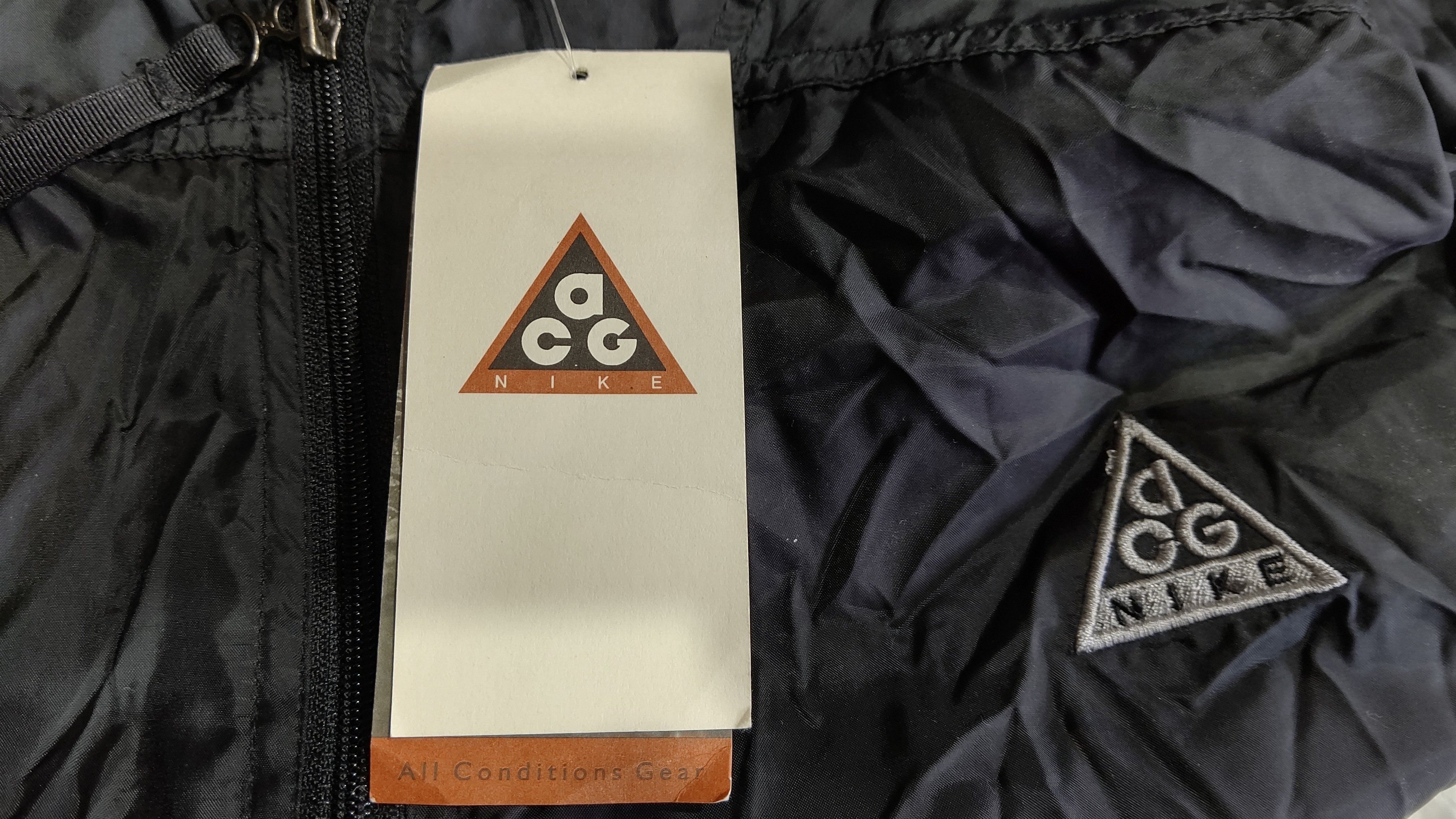 NIKE/ACGデッドストックの✨ナイロンパーカーをレスキューした