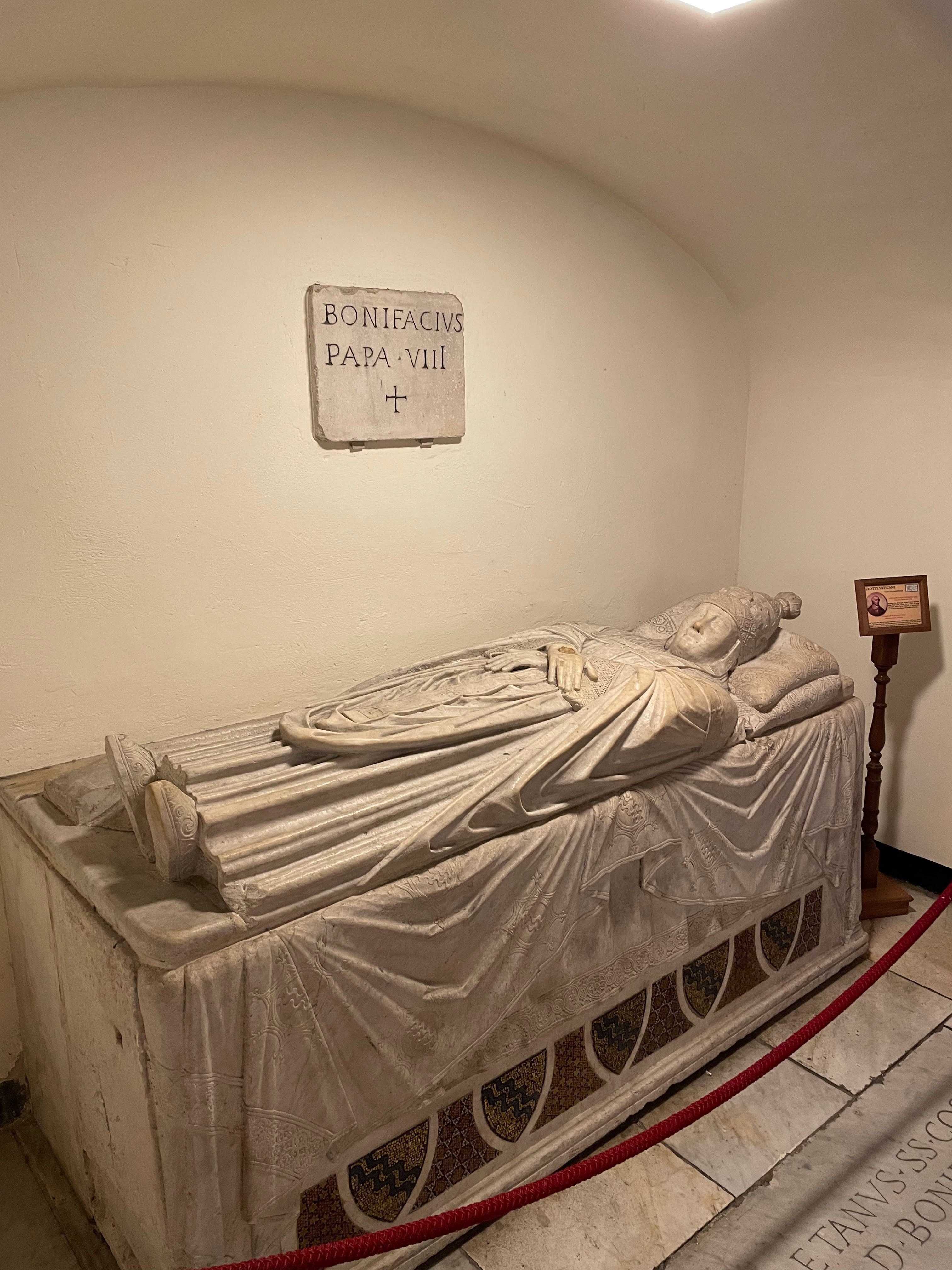 世界で最も小さい独立国 ローマ教皇庁 (バチカン) 剣を持った大天使聖ミカエル像 世界で最も小さい独立国 ローマ教皇庁 (バチカン) 剣を持った大