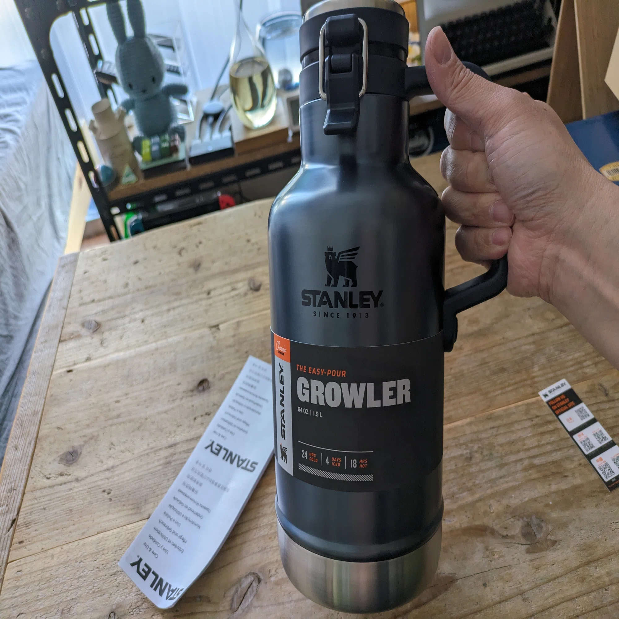 STANLEY(スタンレー)】「クラシック真空グロウラー1.9L 各色 氷入れ 