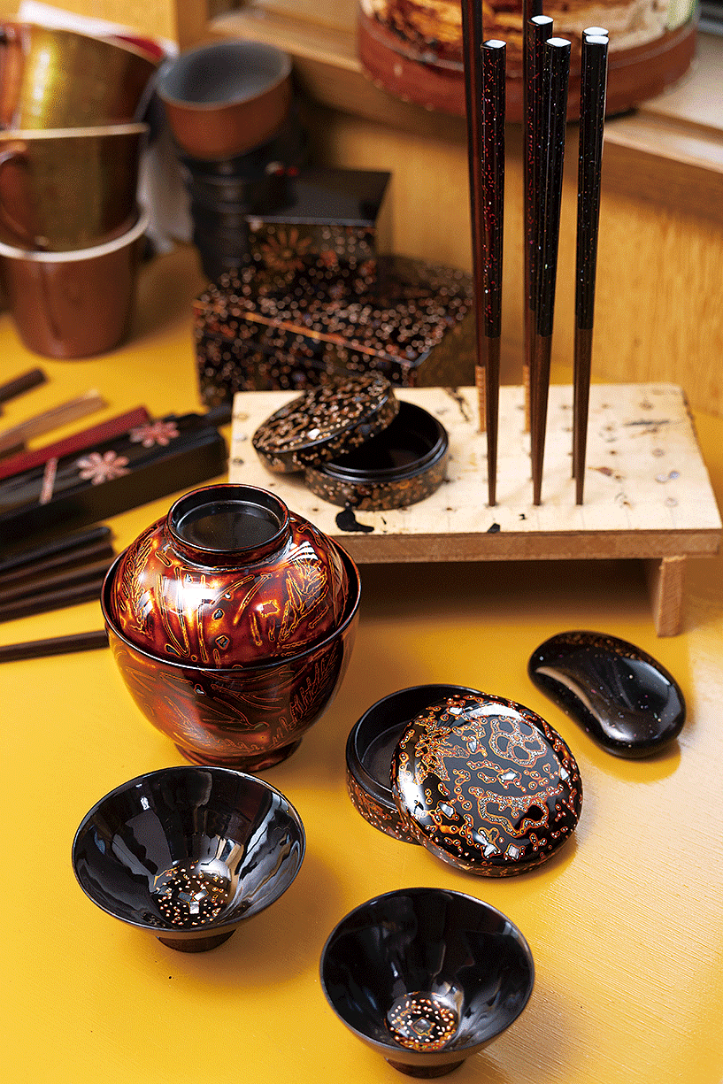 工芸品 漆芸 うるし 螺鈿 らでん おせちの器 正月 八角 径30cm 高さ