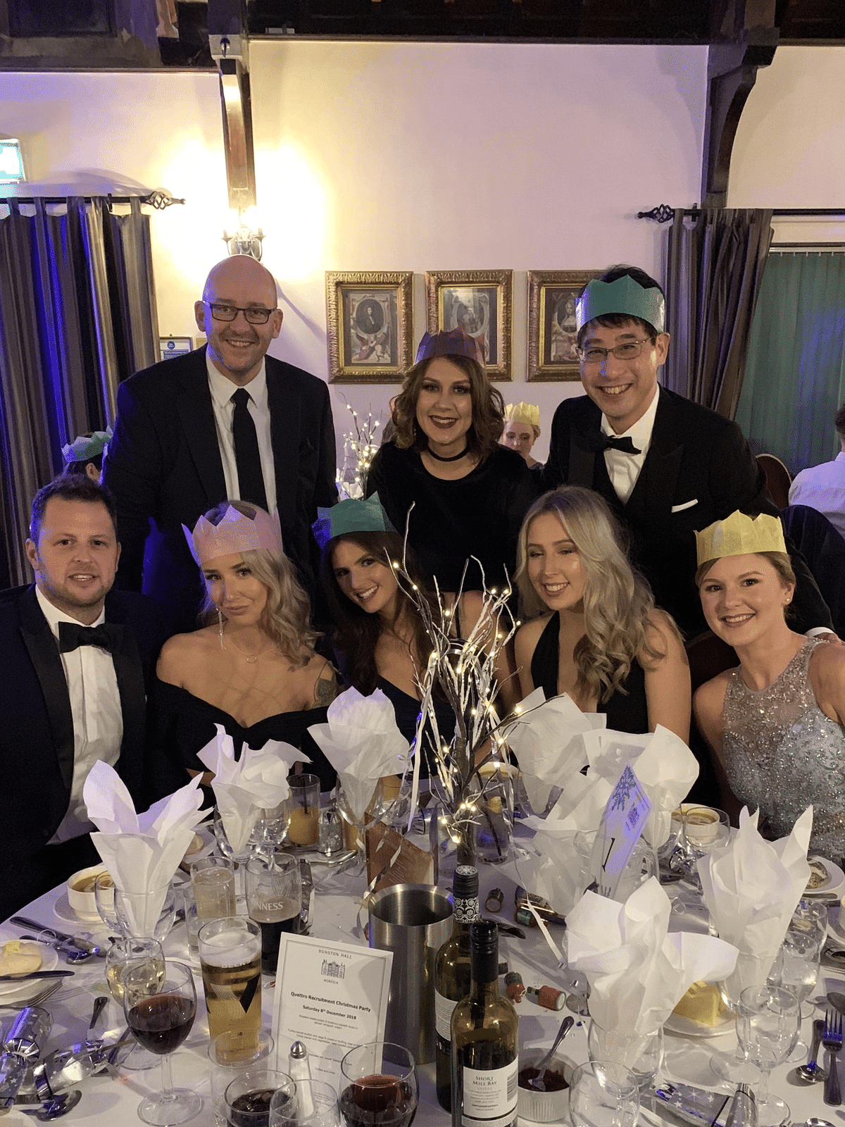 冬のお酒をすすめるミニ宴会プログラムのタキシード ずらか 