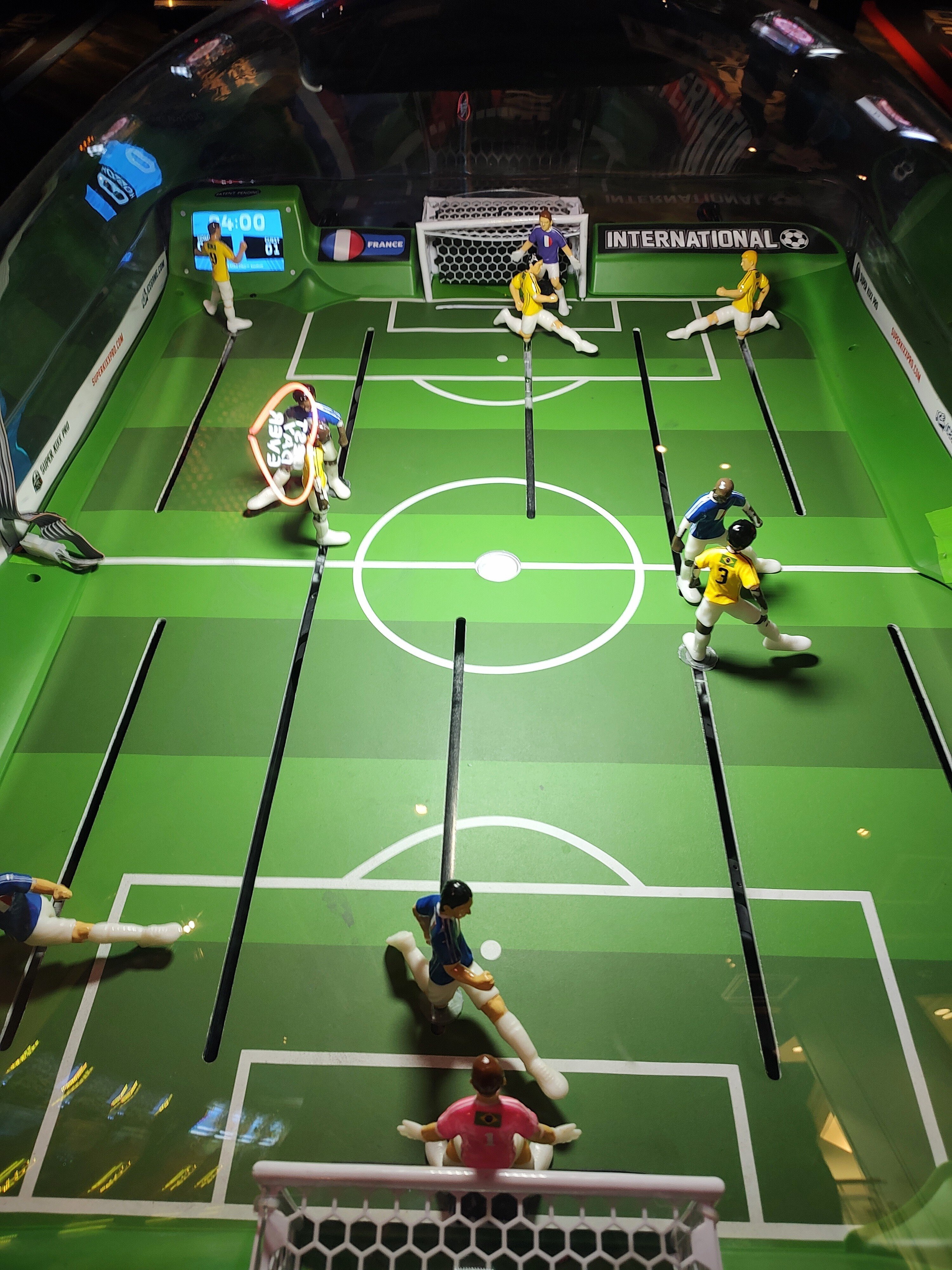 白熱する棒捌き(テーブルサッカー/ホッケー)｜ぐらぼま (大破