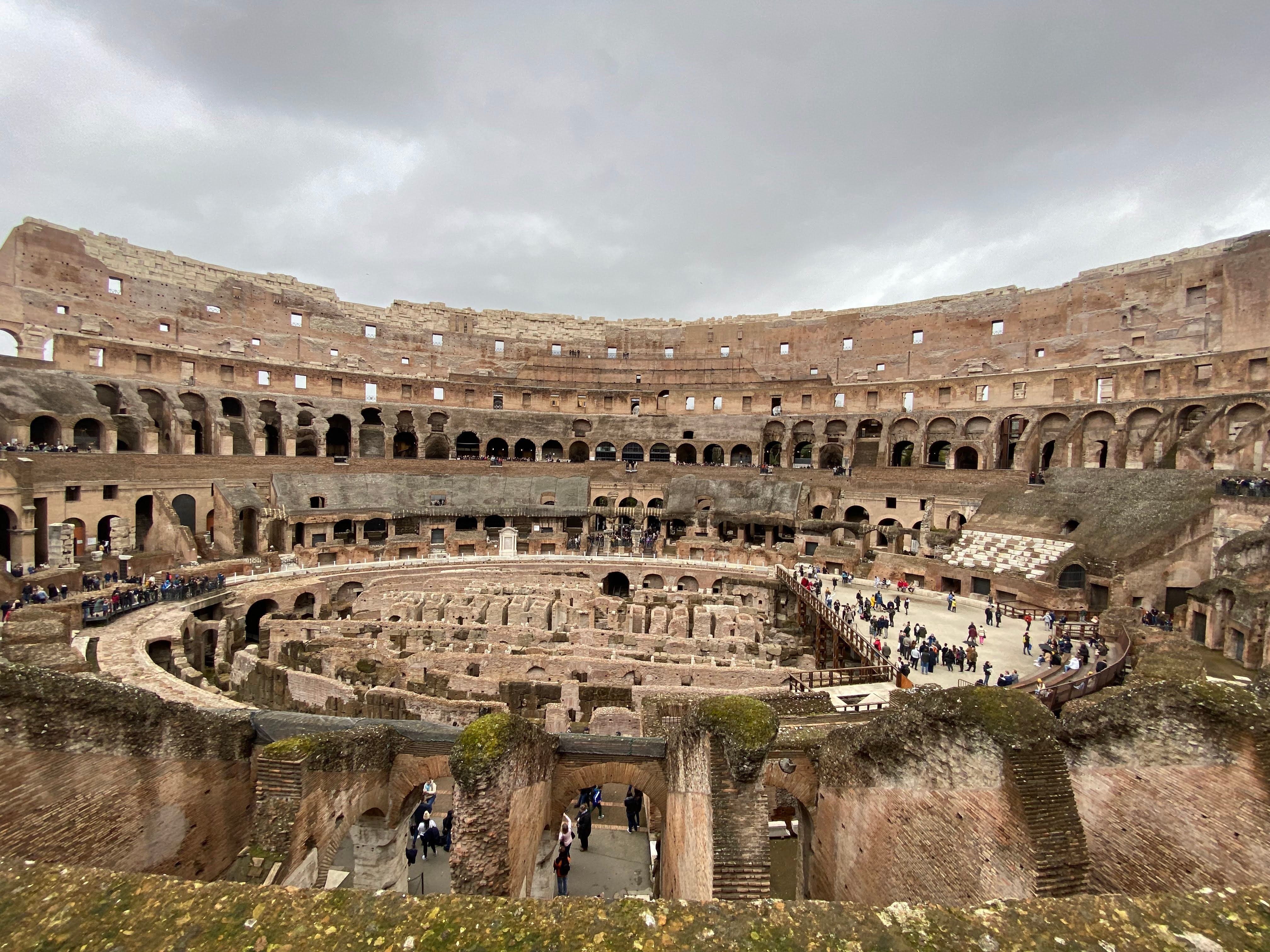 イタリア縦断旅】フォロロマーノにコロッセオ、古代帝国の生きた証。｜桜