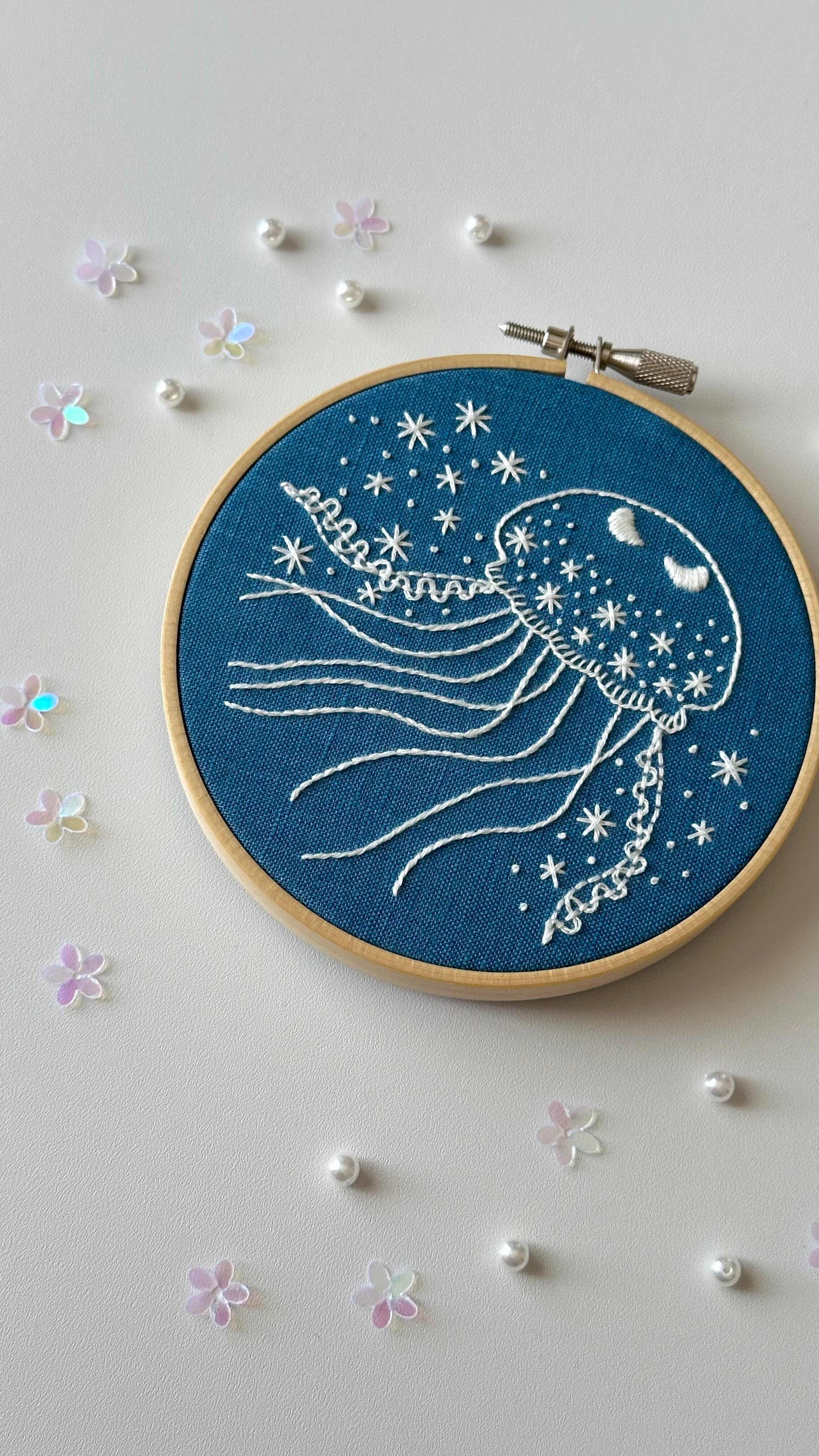 りんご】手刺繍のブックカバー✿海のクラゲたち他 - 文房具