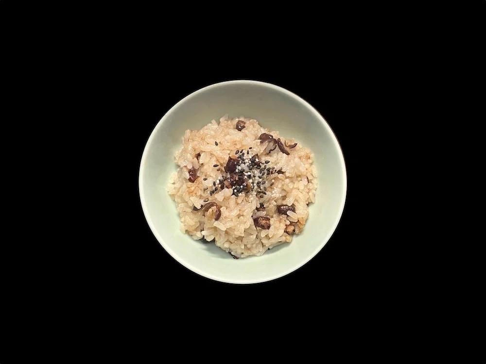 この質感に仰天・・・宮城製粉「赤飯」｜西田親生