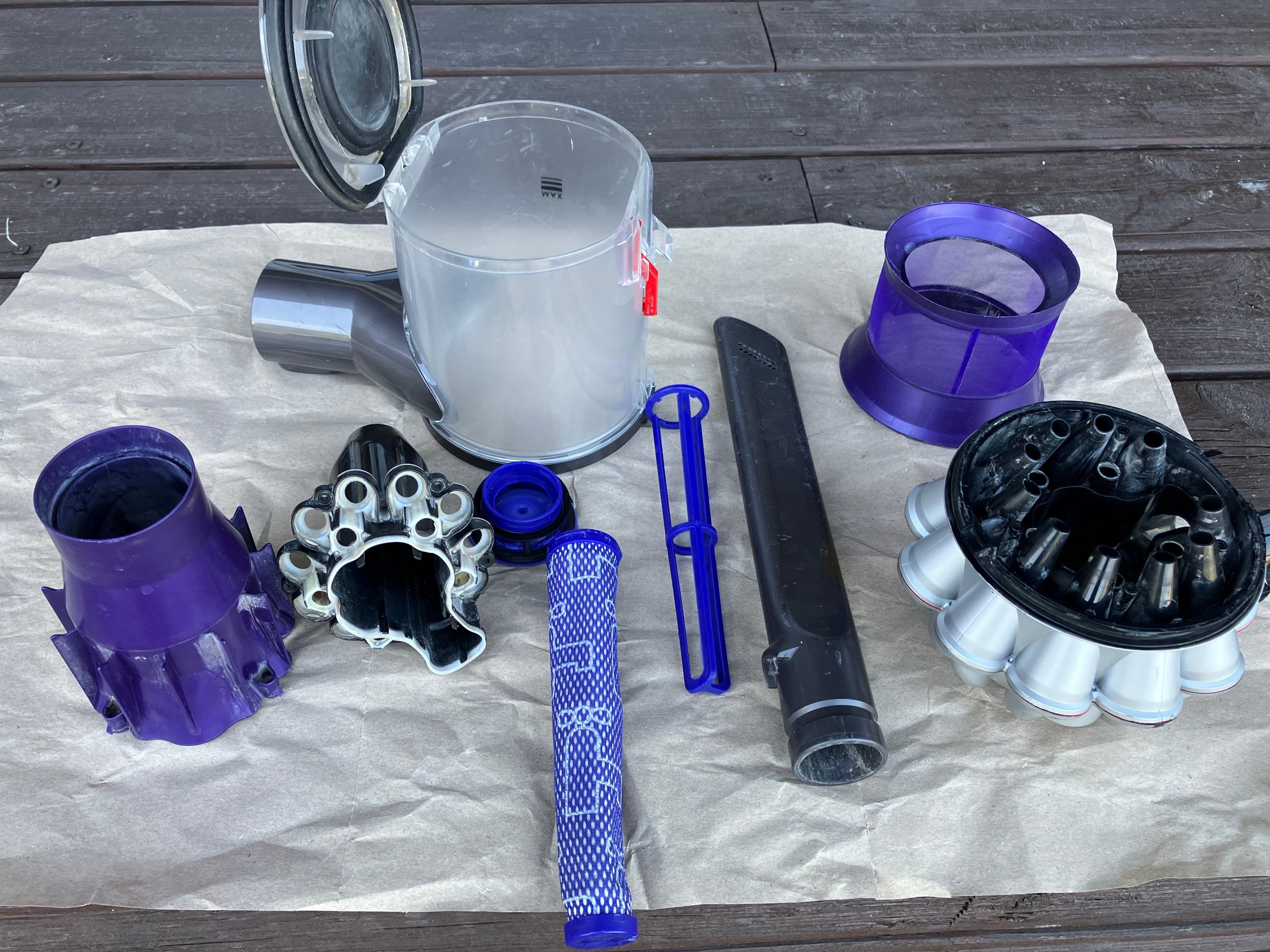 5/19 ダイソン掃除機の分解掃除｜南里 秀子