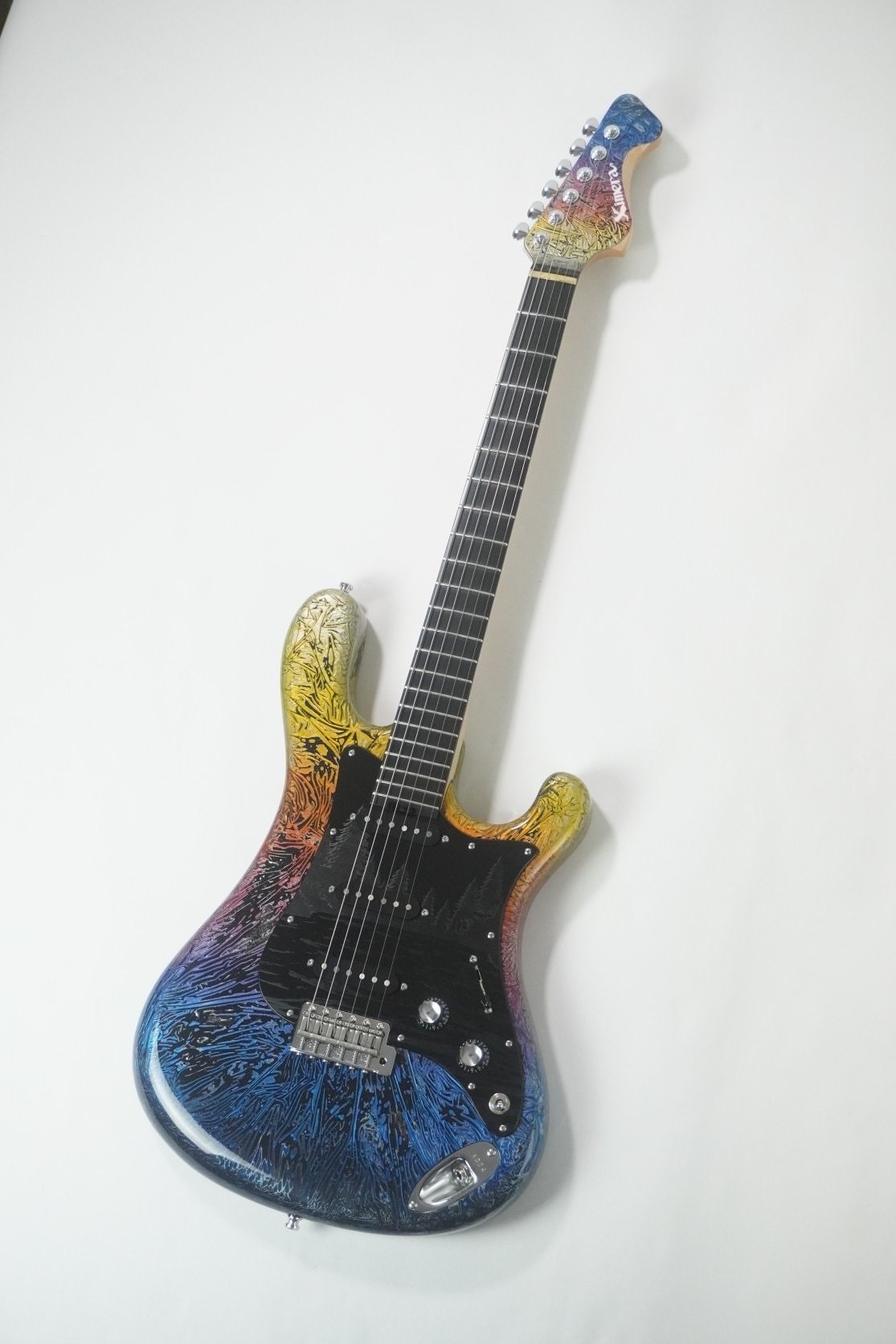 5年前に12弦ミニギターを買い、頼んでネコの絵を描いてもらい部屋に飾っていた物 5年前に12弦ミニギターを買い、頼んでネコの絵を