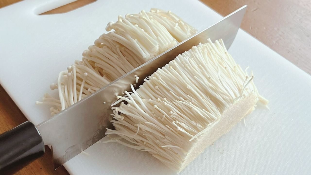 簡単すぎて「リピ決定」えのきで美味しい節約レシピ【時短で便利すぎる