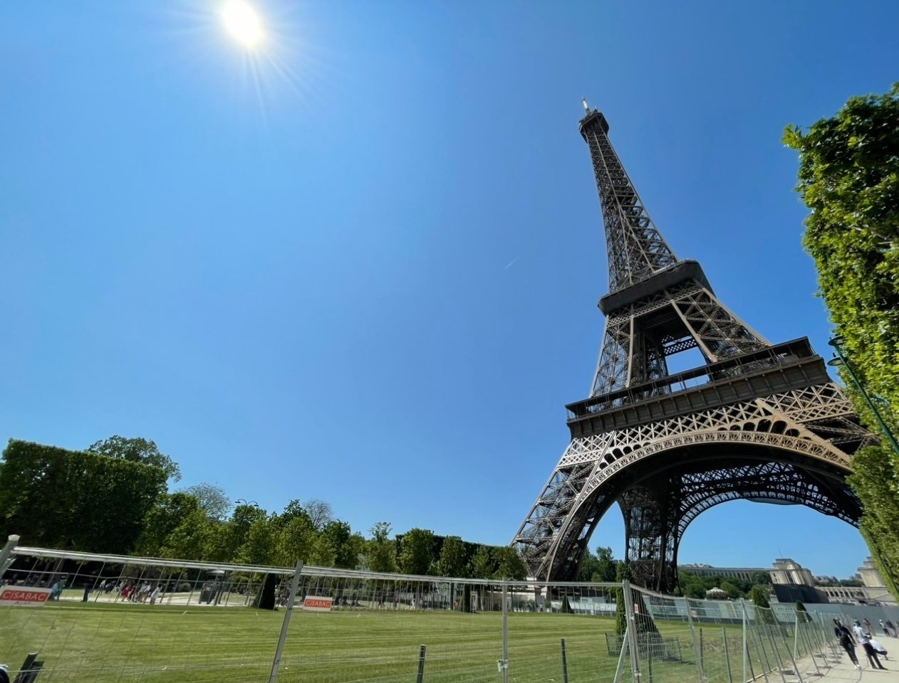 エッフェル塔が有料に！？オリンピック・パラリンピック間近のフランス