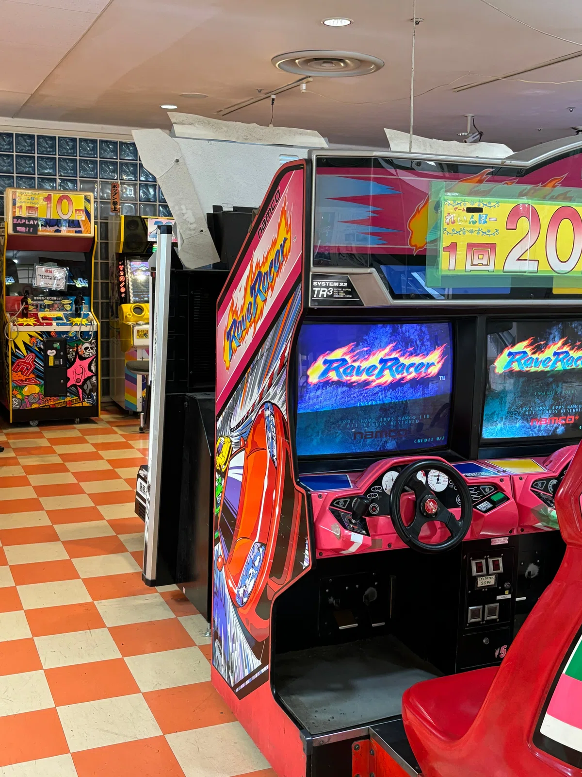 namco 大型筐体、レイブレーサーのカタログ。1995年。 脆い