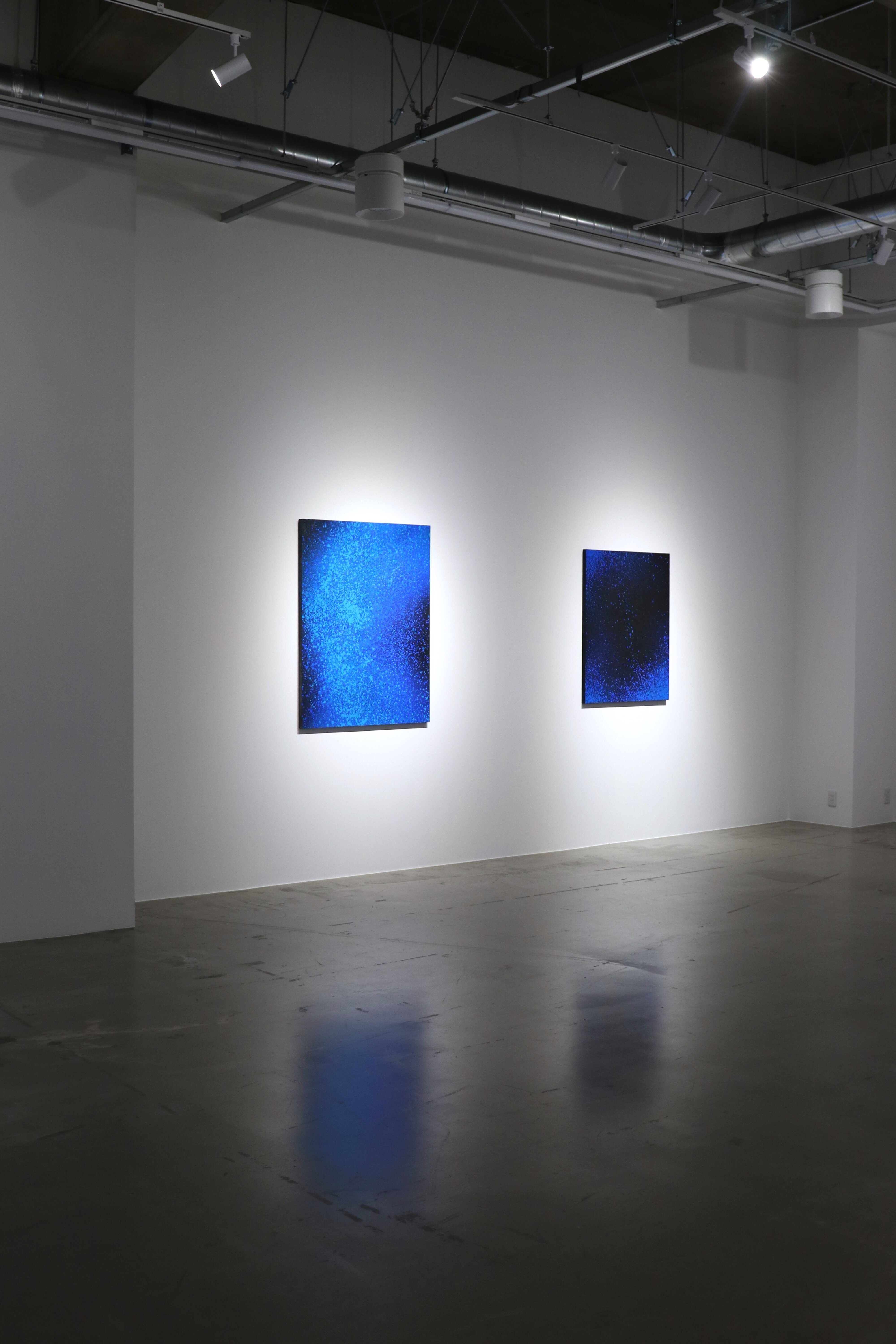 青い象の芸術作品 深い青色,画面から広がる宇宙 -伊藤咲穂[BEGINNING of WORSHIP ‒ First