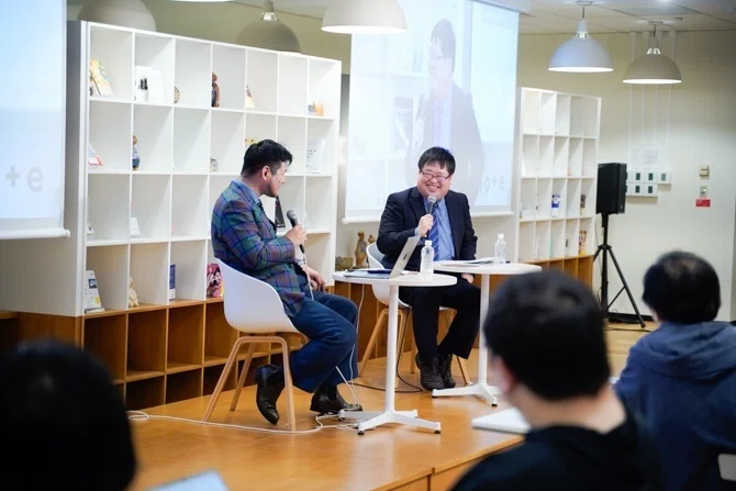 夏川先生とnoteディレクター・編集者の萩原が講座で笑顔になっているお写真