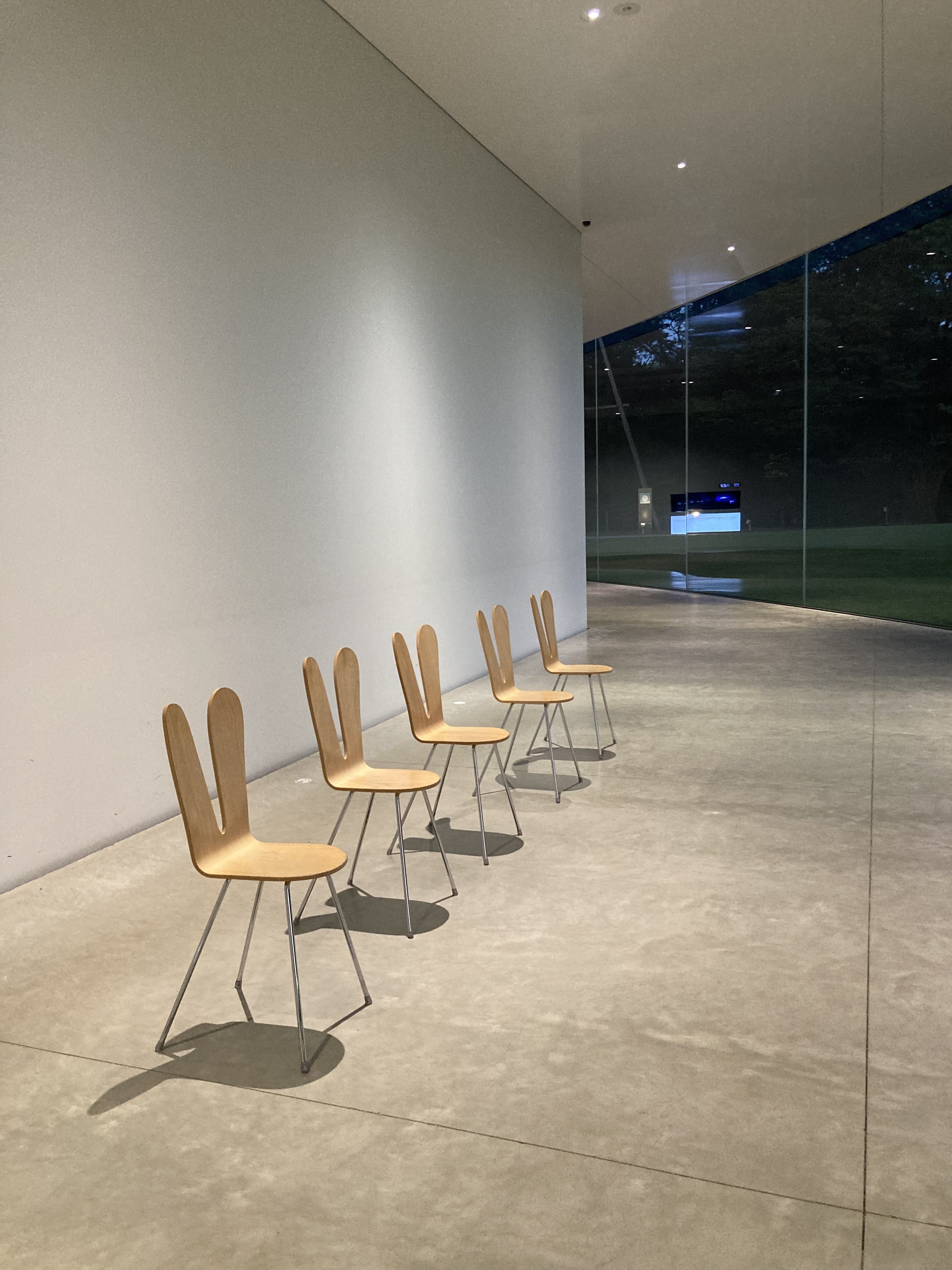 photo（うさぎのみみの椅子）｜tomoko