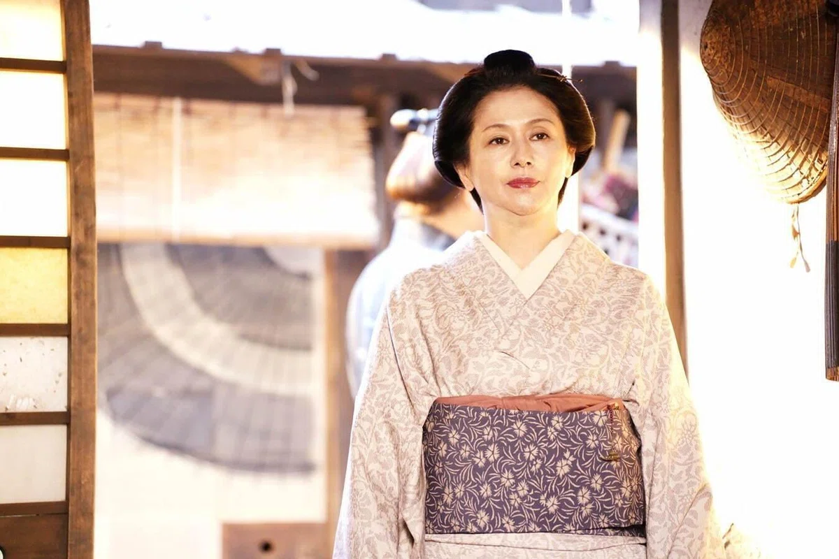 映画『碁盤斬り』のワンシーン、小泉今日子さん