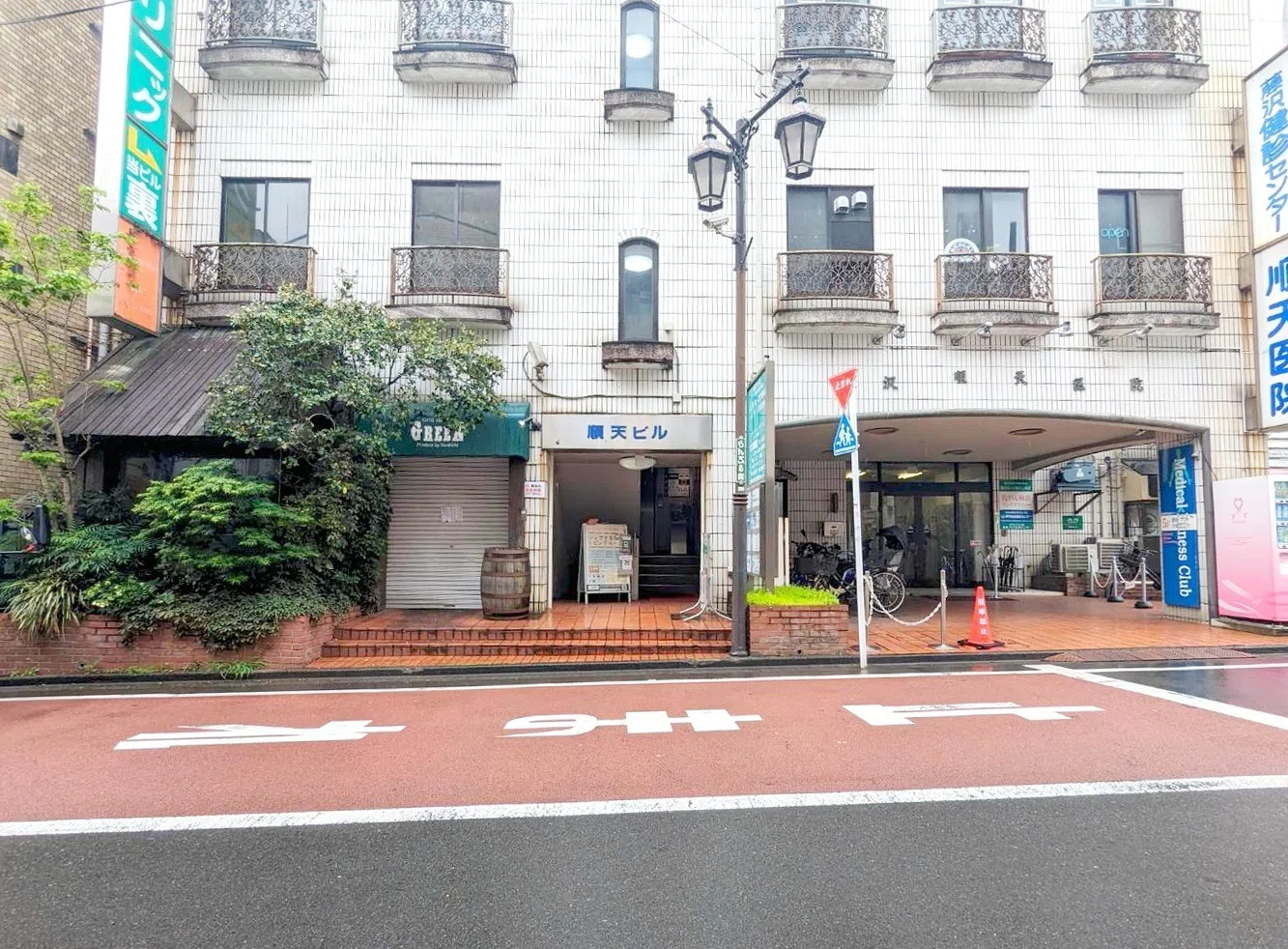 藤沢 朝食300円・ランチ600円・おやつ無料。藤沢駅前の雑居ビル4階に