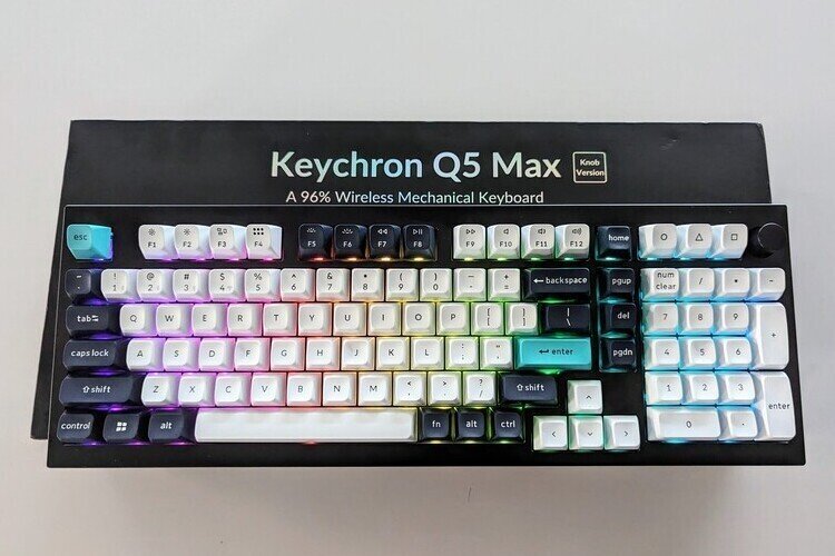 Keychron Q5MAXと箱