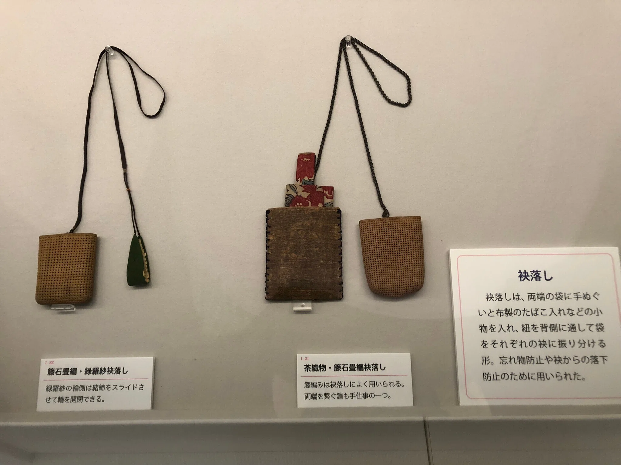 東*堂様 古い煙草入れ　キセル　印籠　揚げ物　着物　骨董 東*堂様 古い煙草入れ キセル 印籠 揚げ物 着物 骨董 東*堂様