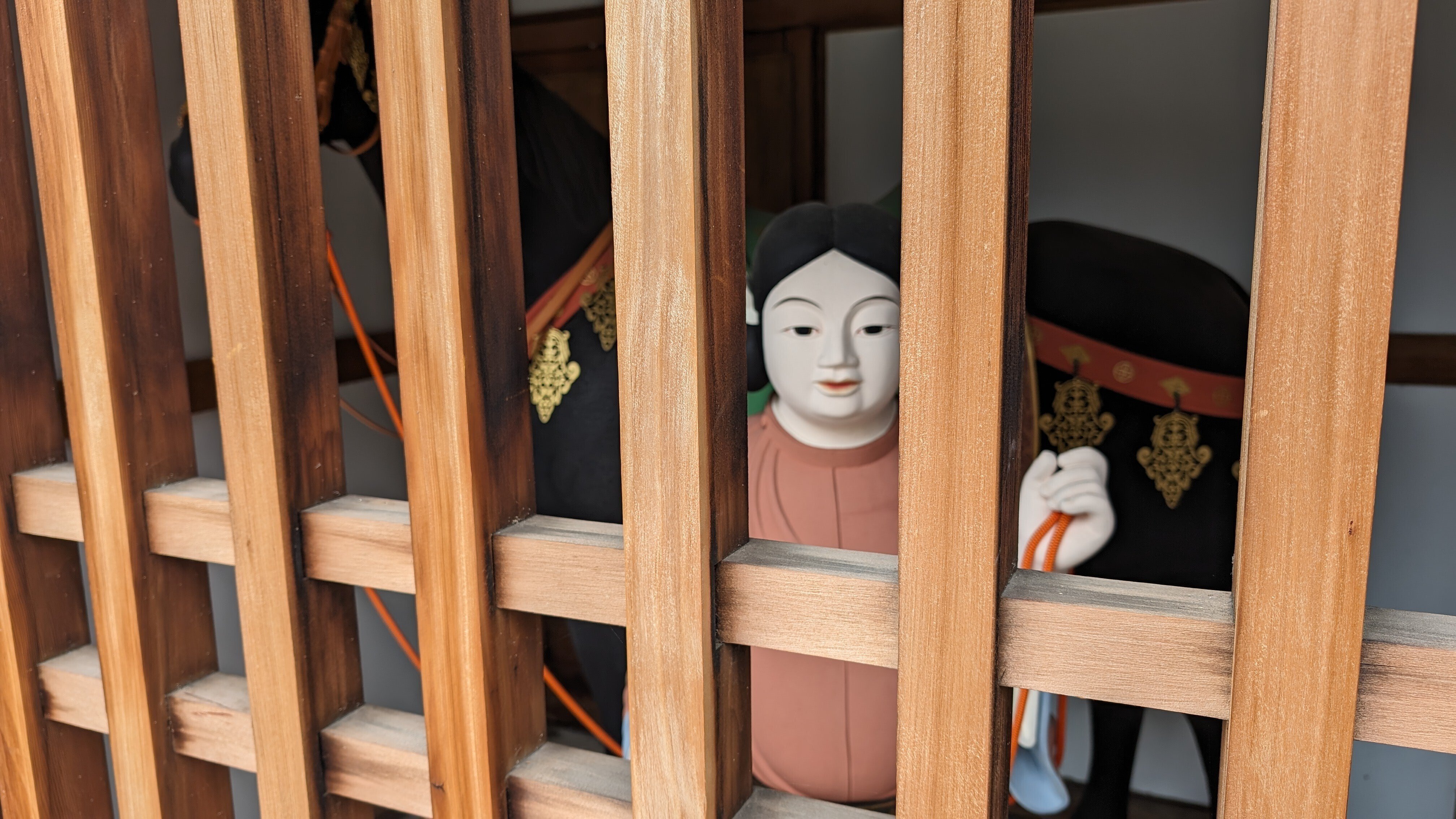 フォト特集】聖徳太子と縁結ぶ五色綱 大阪・四天王寺で千四百