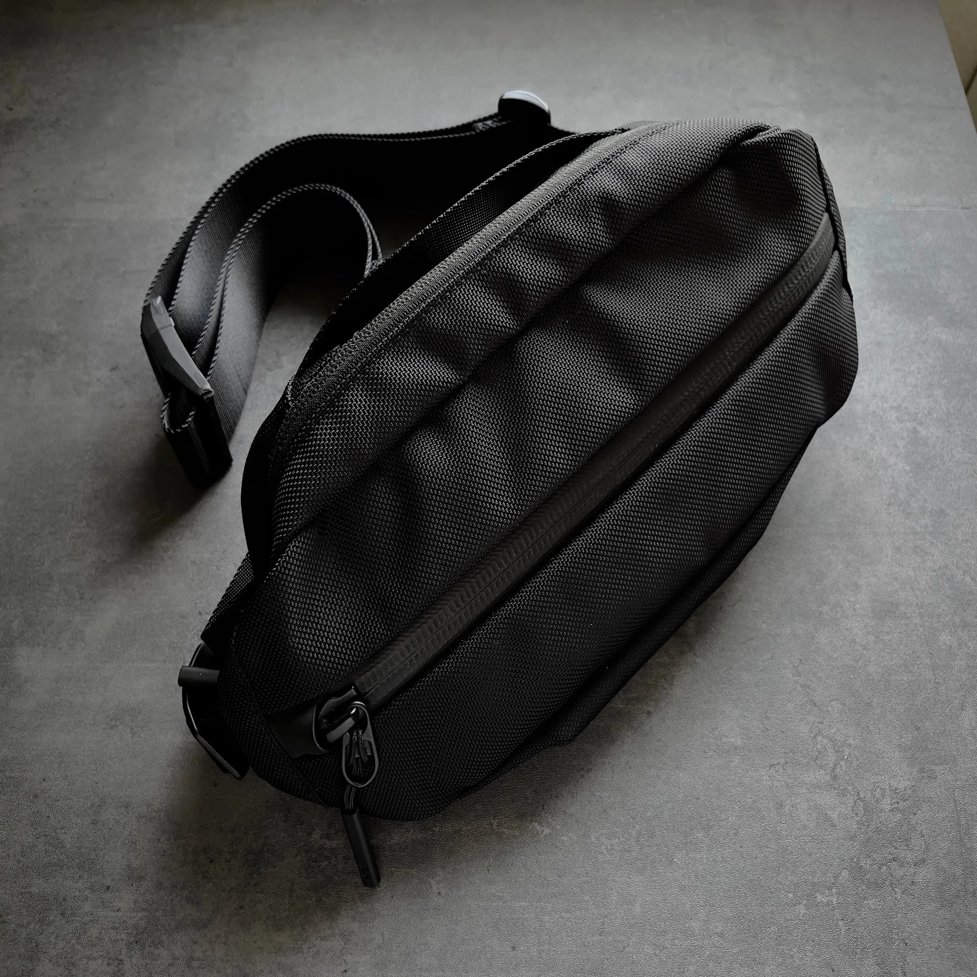 おすすめのスリングバッグ Aer City Sling 2｜Shu / ND18 - Apple, Gadget