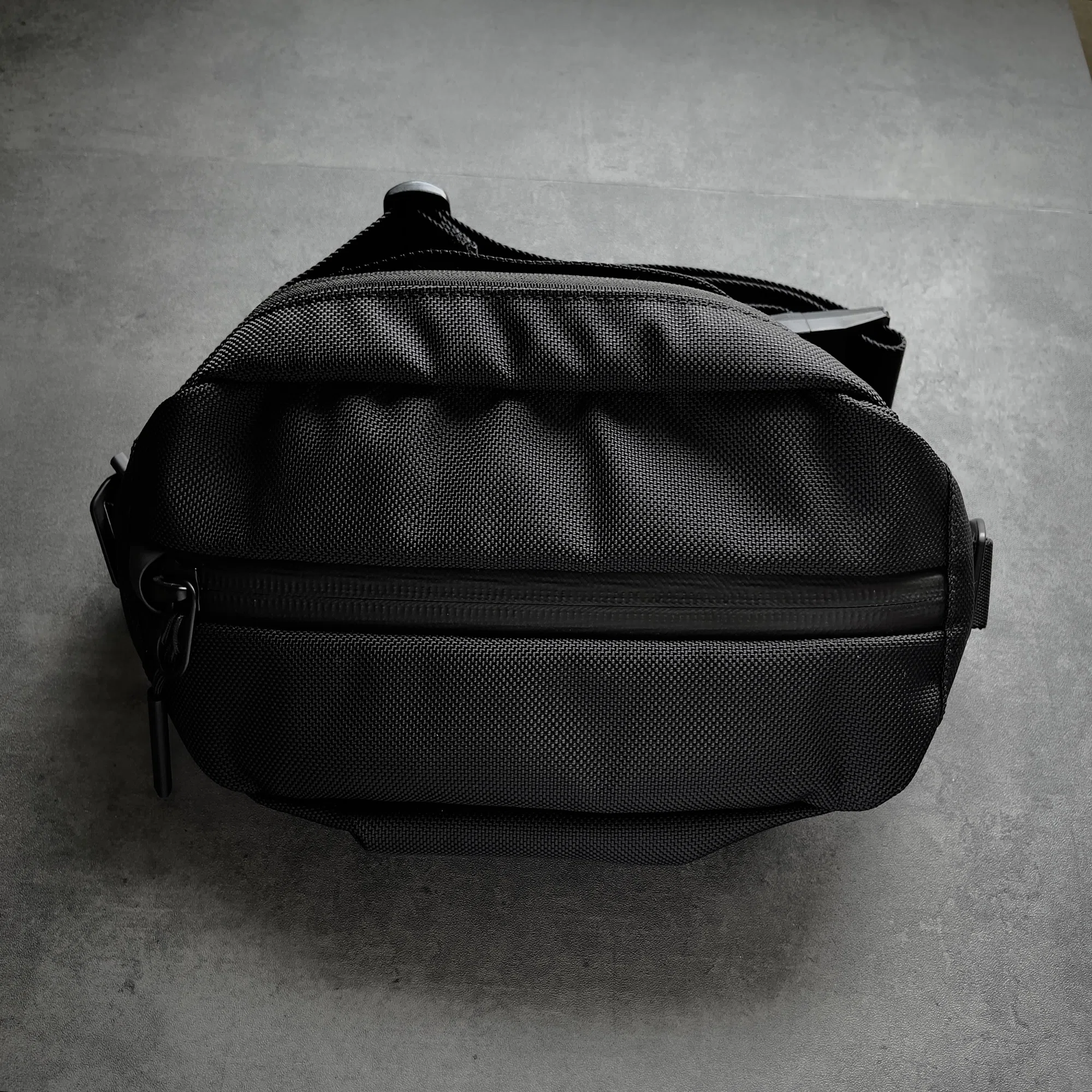 おすすめのスリングバッグ Aer City Sling 2｜Shu / ND18 - Apple, Gadget