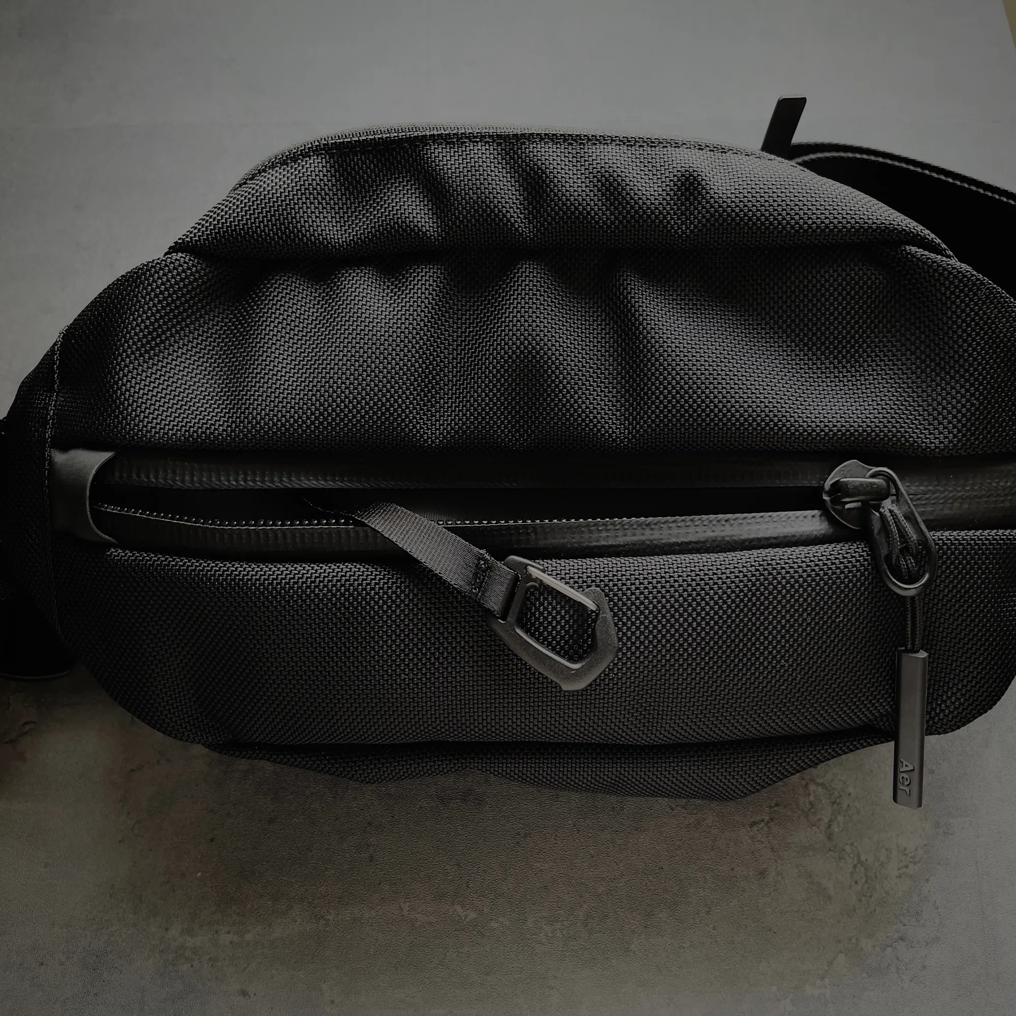 おすすめのスリングバッグ Aer City Sling 2｜Shu / ND18 - Apple, Gadget