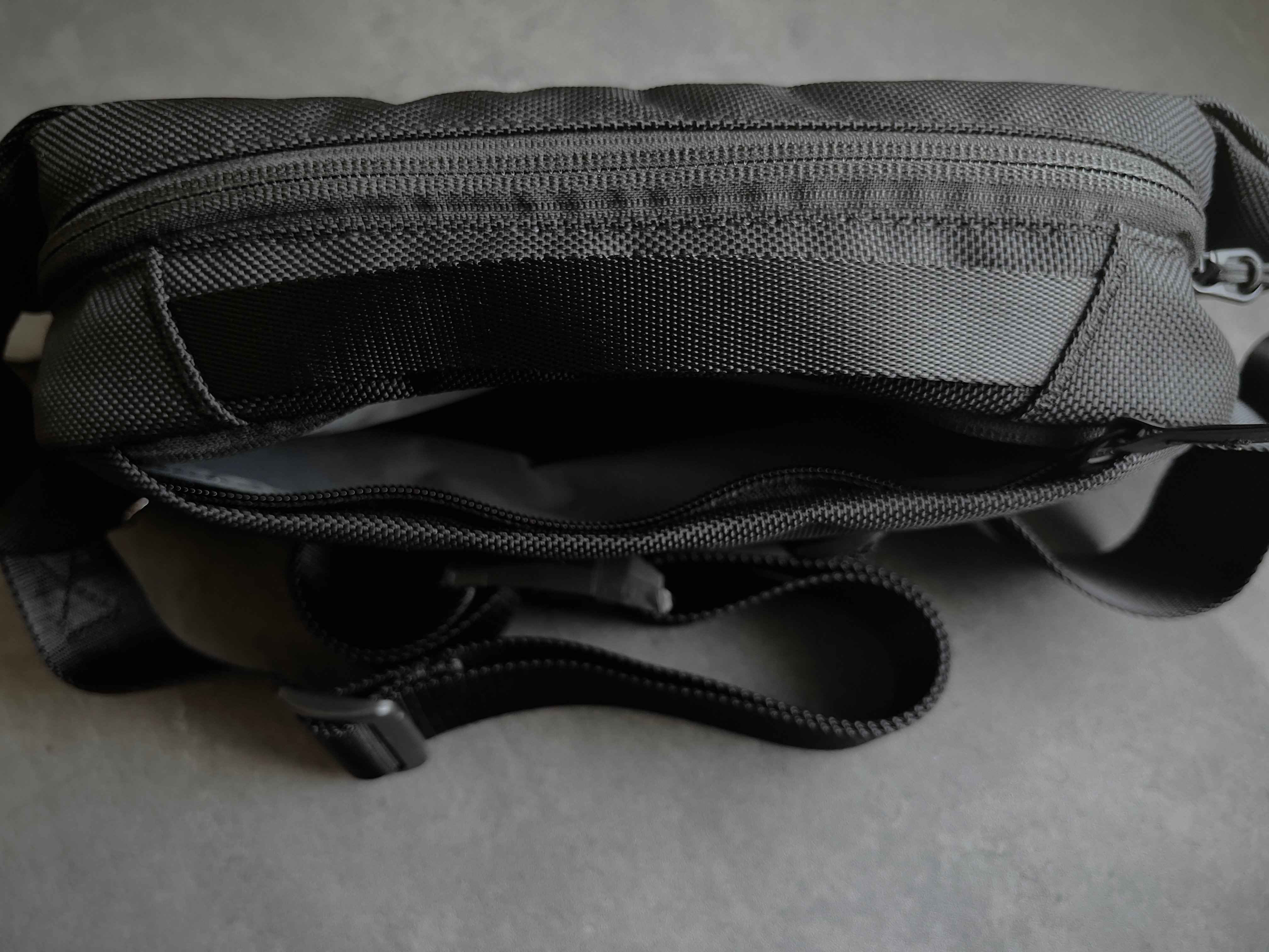 おすすめのスリングバッグ Aer City Sling 2｜Shu / ND18 - Apple, Gadget