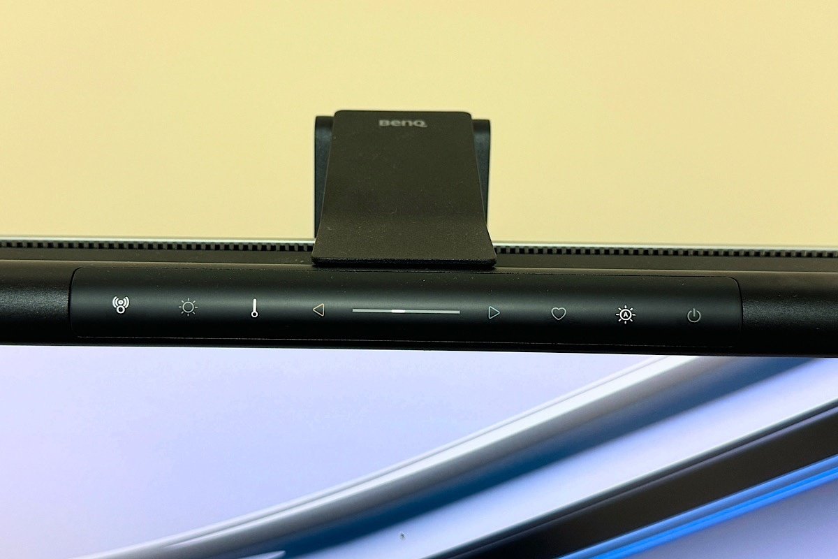BenQ ScreenBar Proレビュー：快適なデスク環境を実現する自動点灯・調