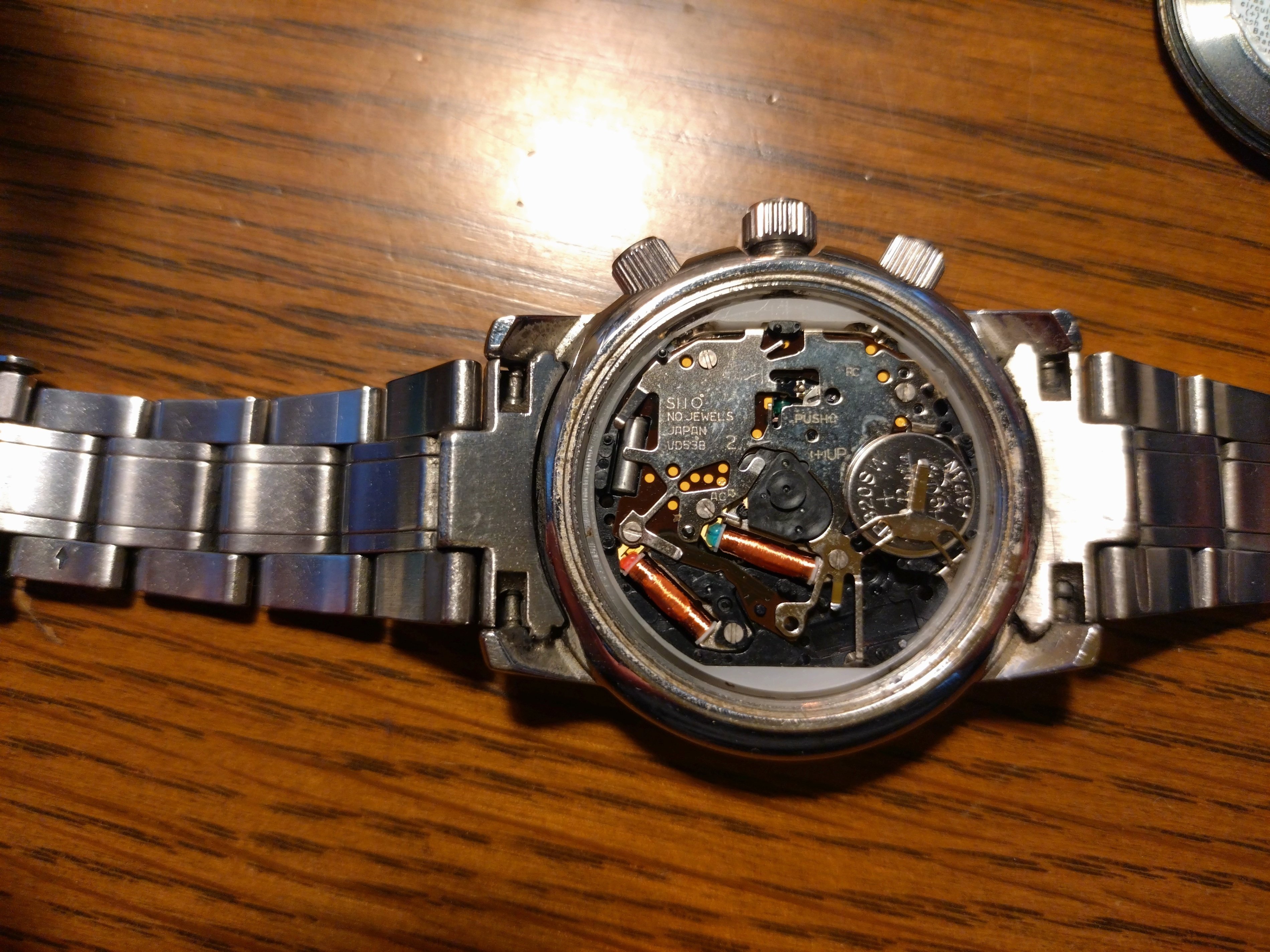 すーぐ裏蓋あけたがる〜！ちょっと前にANAの時計を入手したよ。｜Nakasone