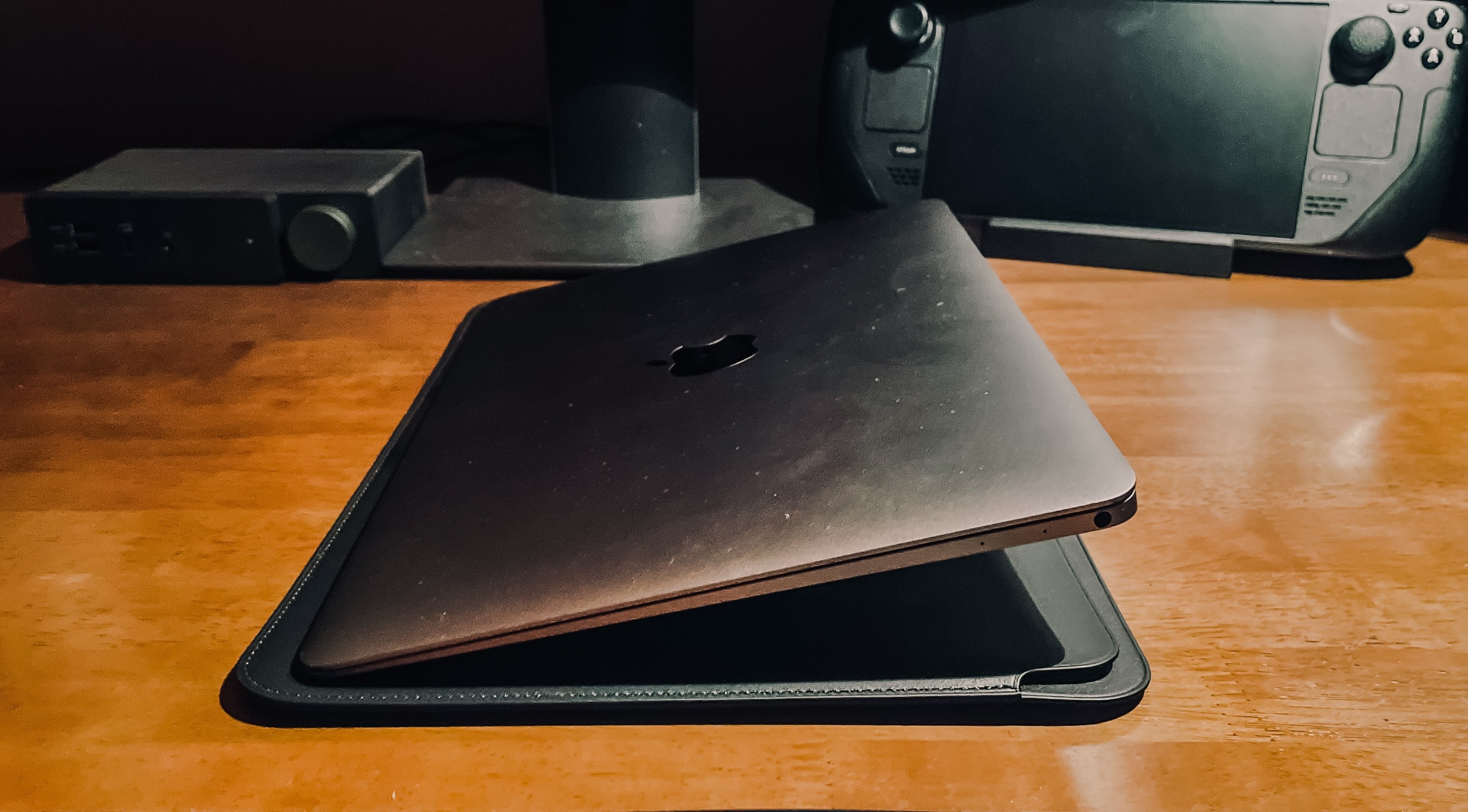 シンプルが最強！】 『MacBook』 ”12インチ” アクセサリ 〜2選〜｜書店