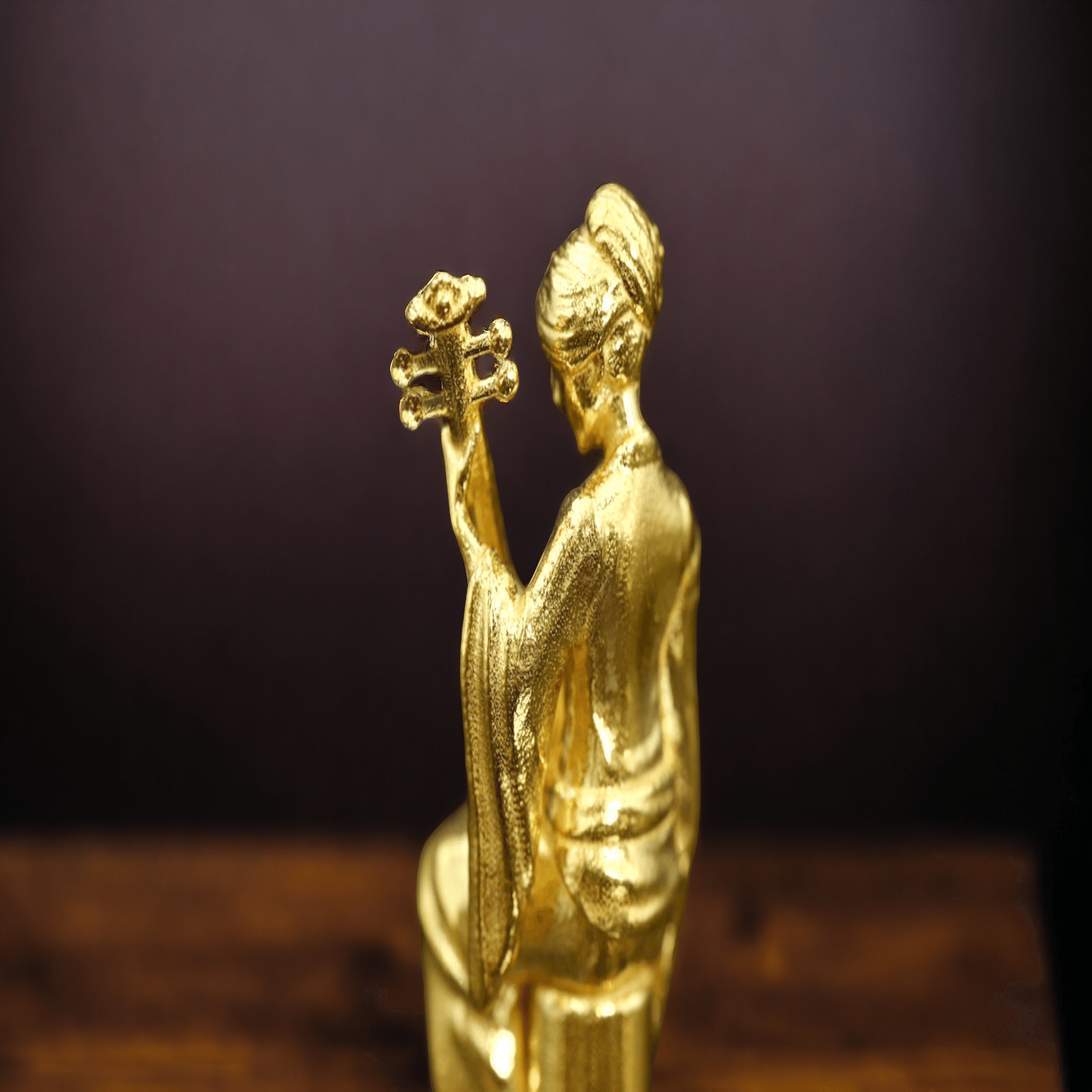 七福神ただひとりの女神様」。純金で【弁財天様】を作りました。｜株式