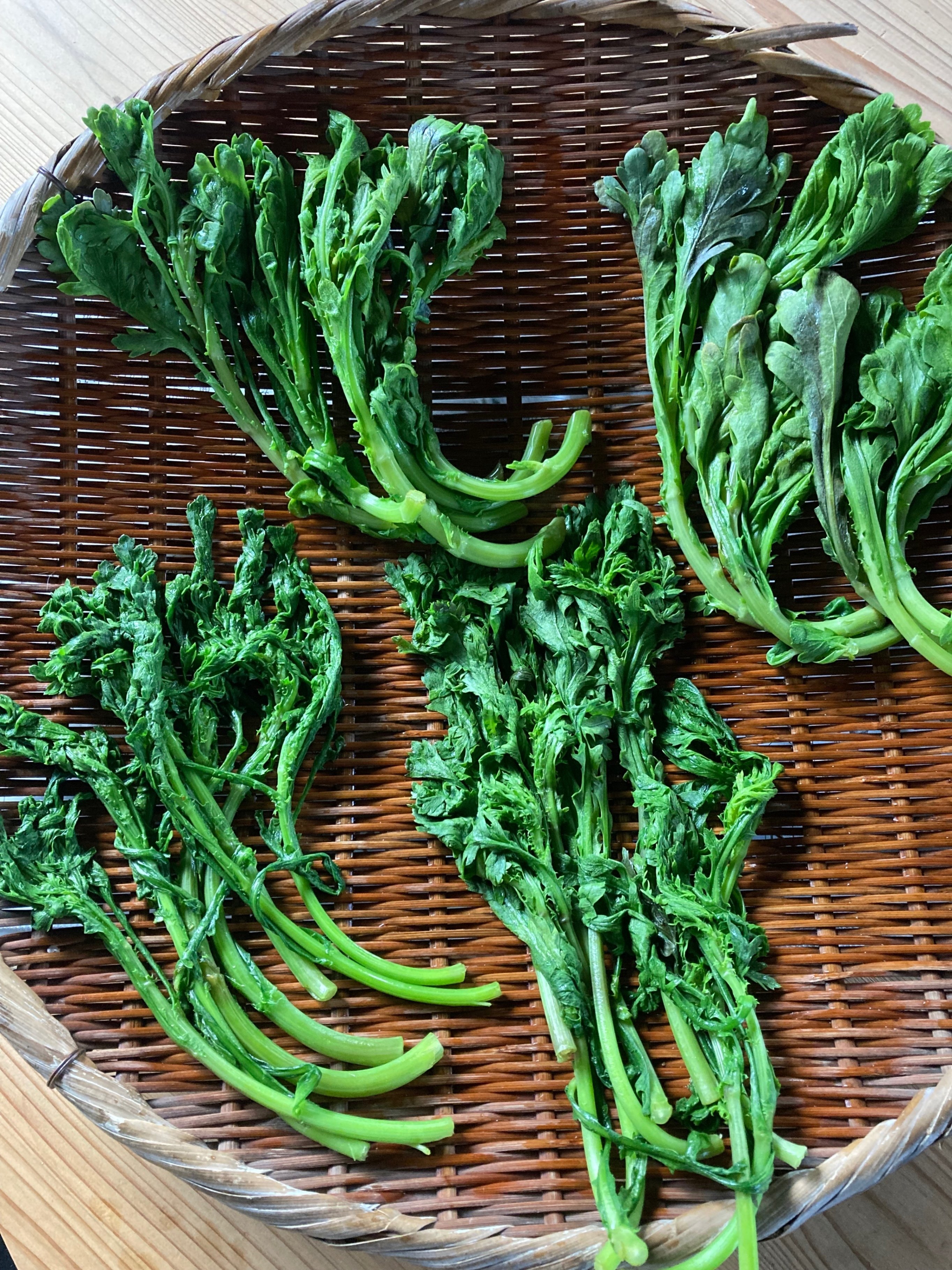 茹でた葉物を水に晒すか、晒さないか。｜やさいとせかい めぐる八百屋