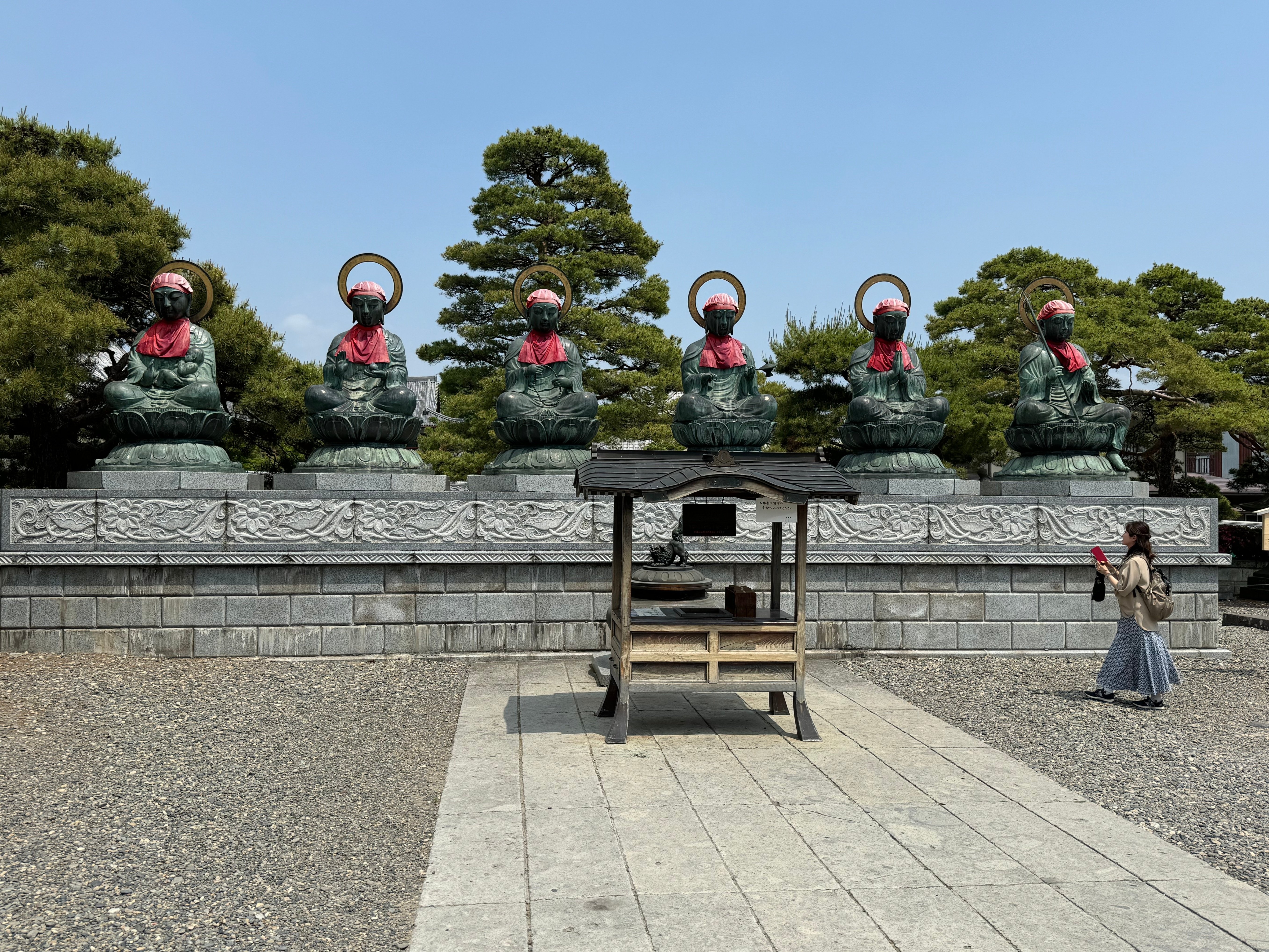 戦時下、金属供出させられた善光寺の六地蔵と残された濡れ仏ーその存在