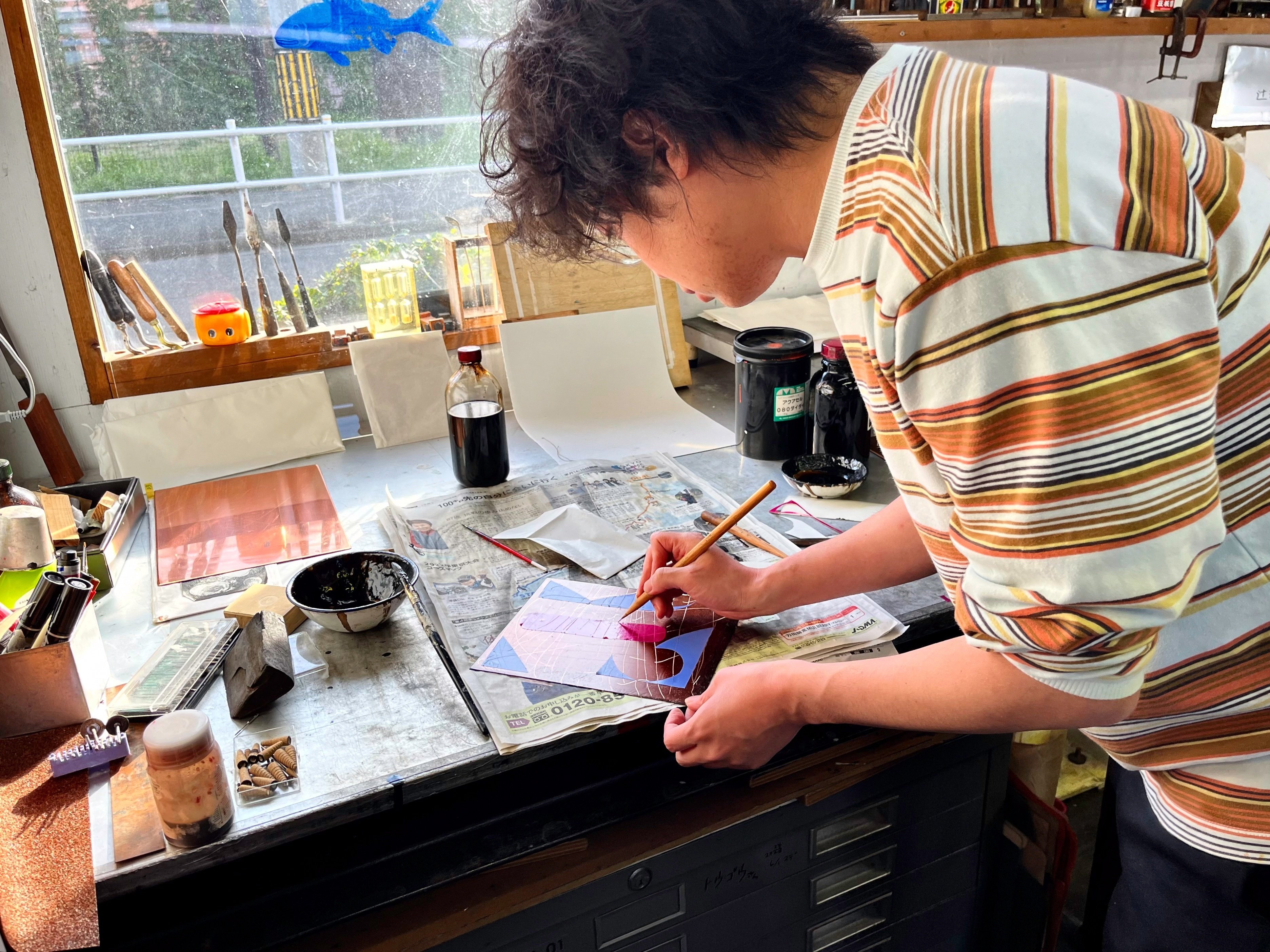 ビジュツノゲンバ「版画でしかできないことをここでやる」梅津庸一と