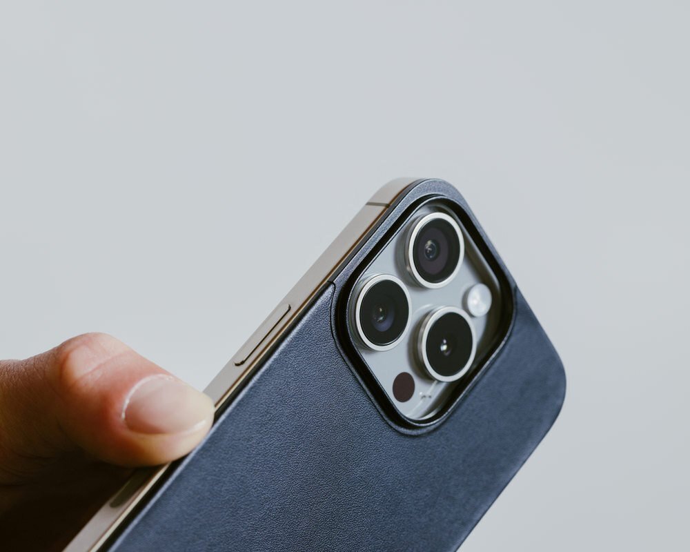 Nomad Magnetic Leather Back|スマホケースショップ Nomad Magnetic Leather Back|スマホケースショップ