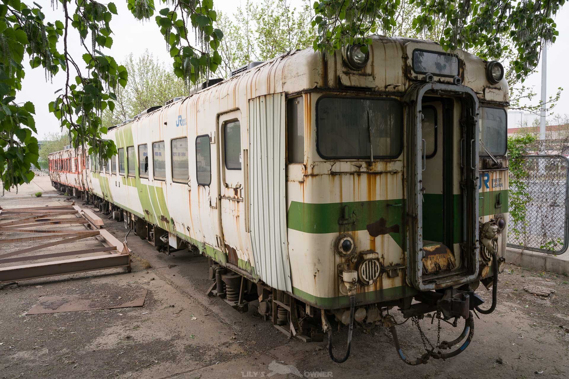 中国・天津港の元JR西日本キハ58系キハ28形保存車｜UnderTree