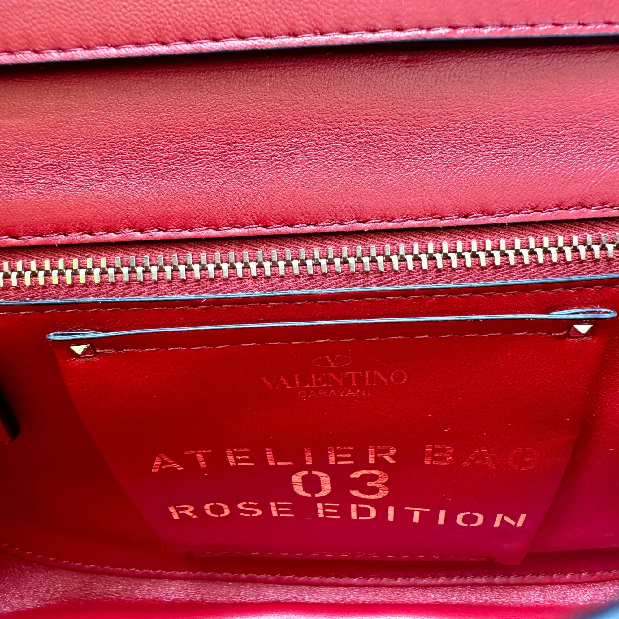 Valentinoレッドのローズエディションバッグが…叩き売られるなんて 
