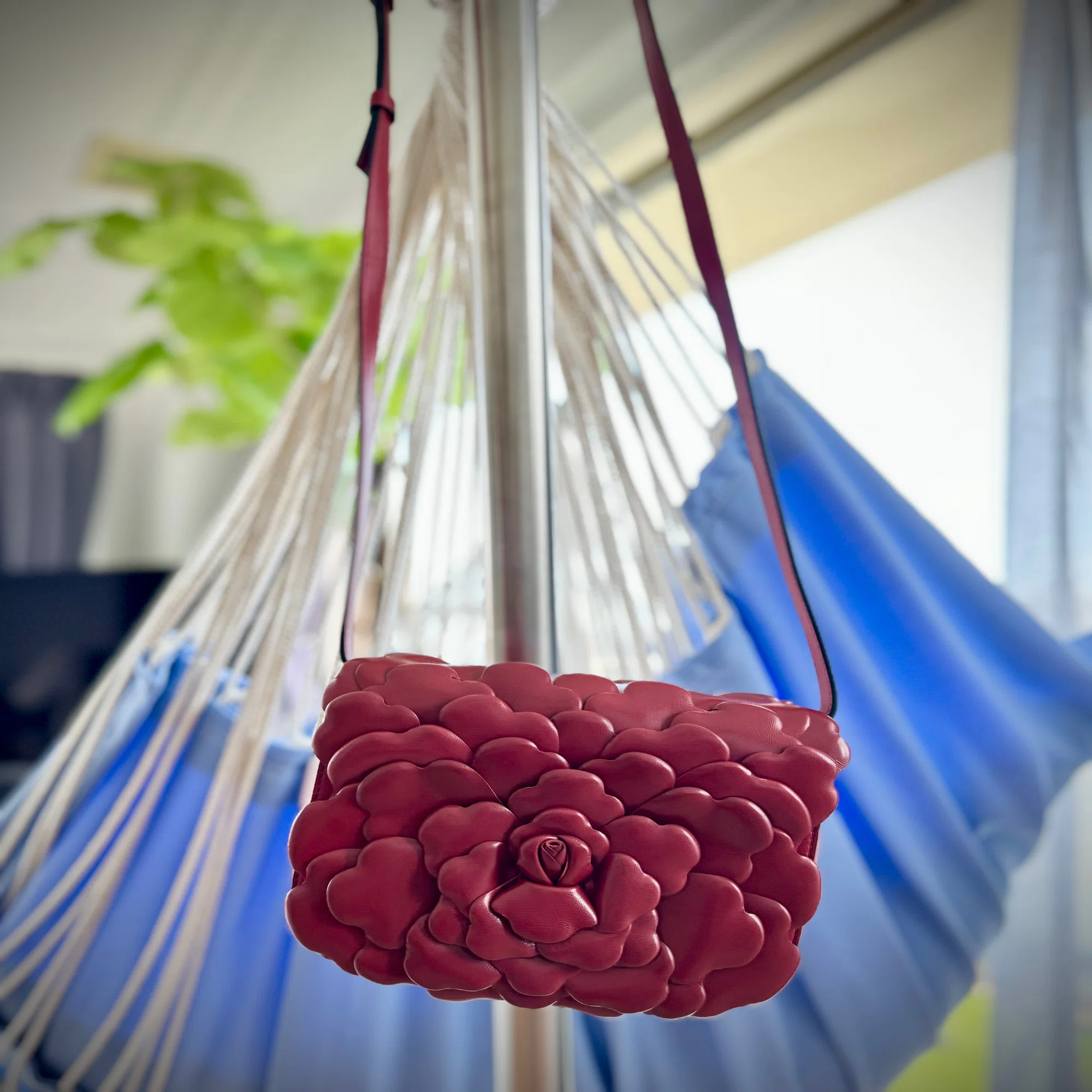 Valentinoレッドのローズエディションバッグが…叩き売られるなんて 