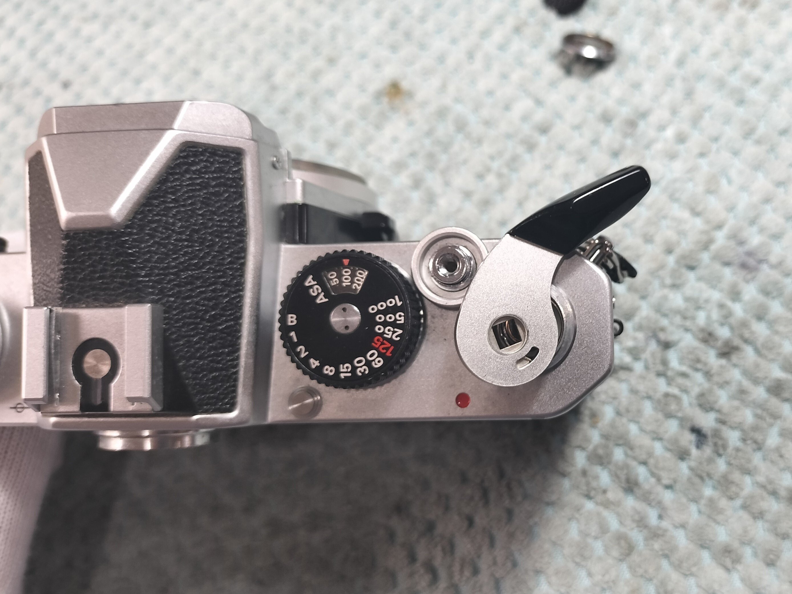 Nikon FMの分解｜フィルムカメラ修理のアクアカメラ