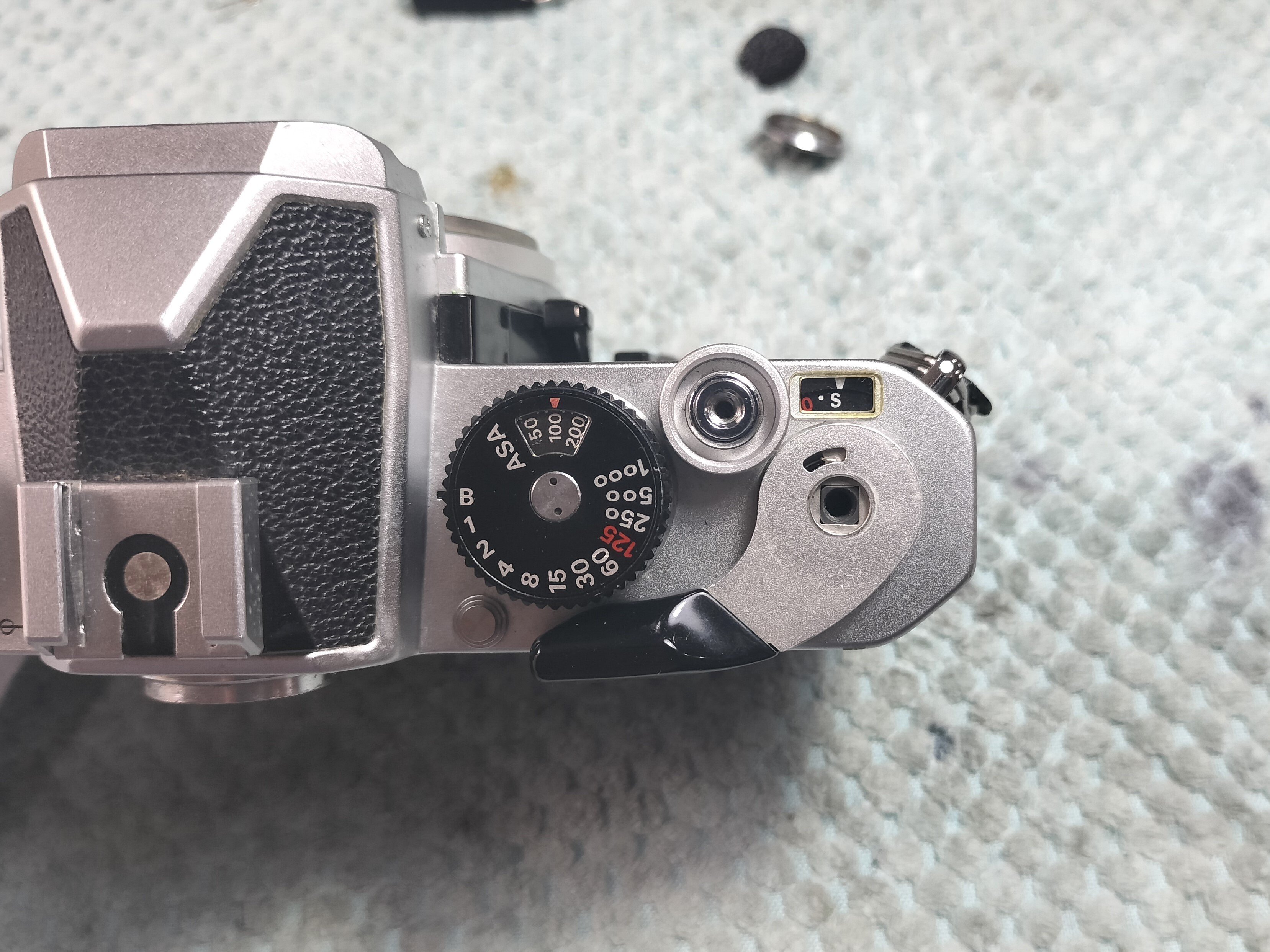 Nikon FMの分解｜フィルムカメラ修理のアクアカメラ