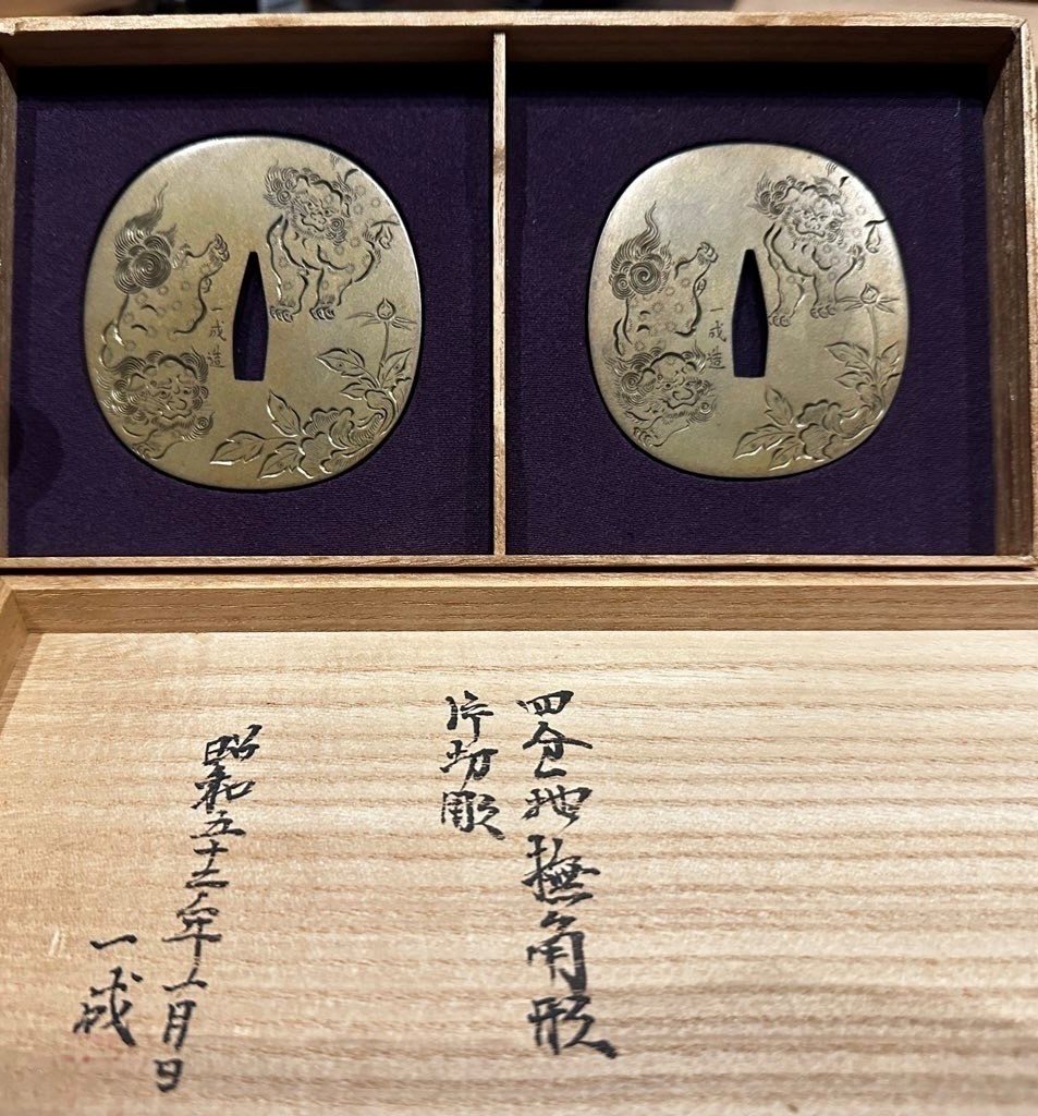成木鐔㉑ 四分一地の牡丹獅子図大小鐔|刀箱師の日本刀ブログ 成木鐔㉑ 四分一地の牡丹獅子図大小鐔|刀箱師の日本刀ブログ