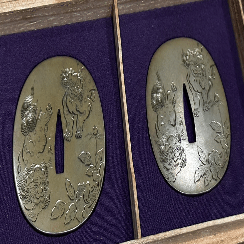 成木鐔㉑ 四分一地の牡丹獅子図大小鐔｜刀箱師の日本刀ブログ 中村圭佑