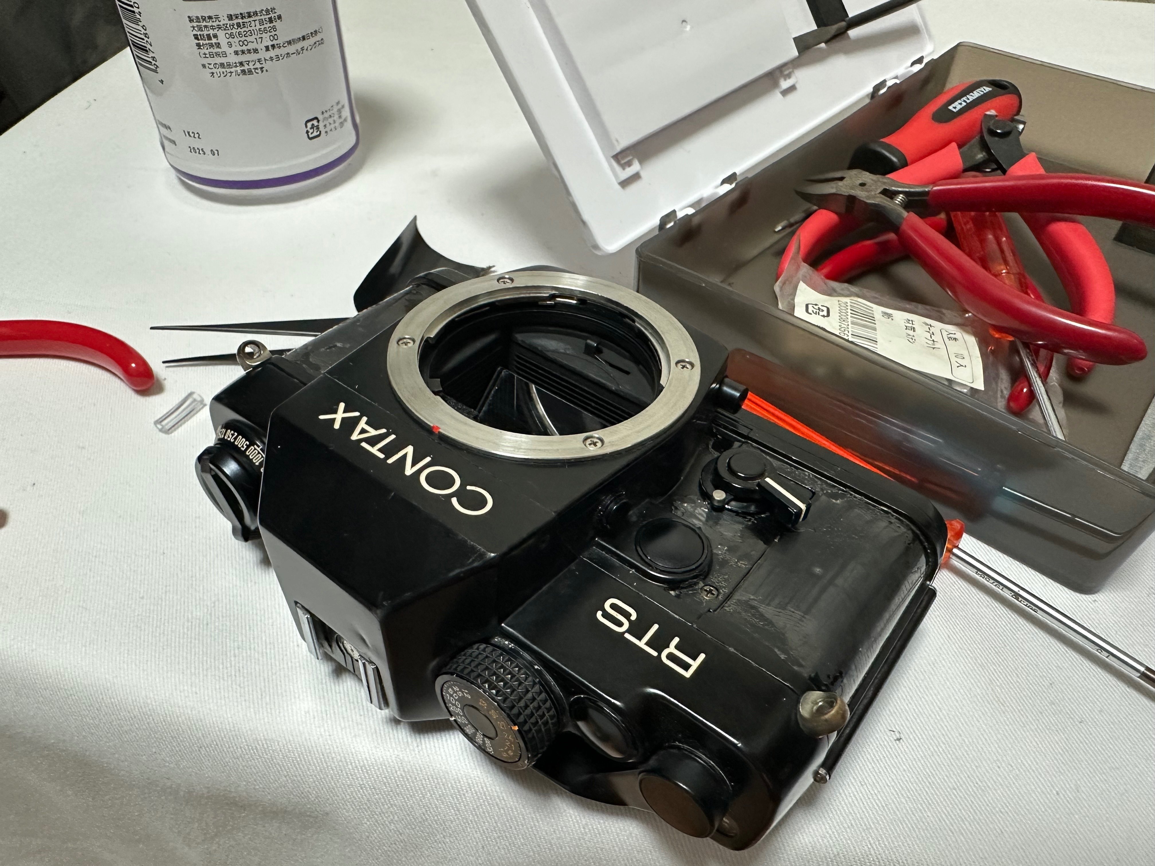 35mmカメラは突然降ってくる？ CONTAX RTSを使い始めた話｜小鳥