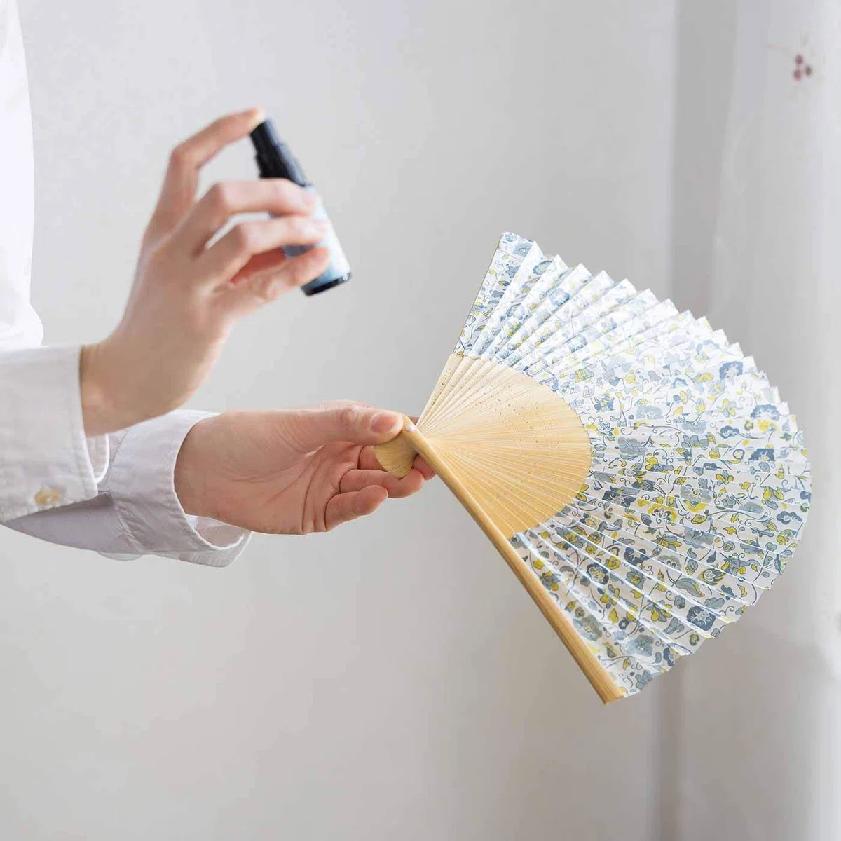 風がやさしく香る「涼活」アイテムが登場!扇ぐたびほのかに香る「 扇子フレグランス」|フェリシモ「おてらぶ」