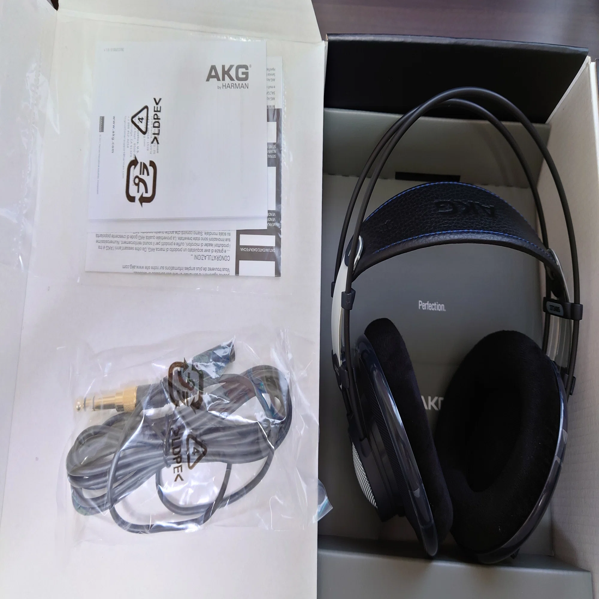 AKG K702-Y3】初めて開放型ヘッドホンを買って感動しているおじさん 
