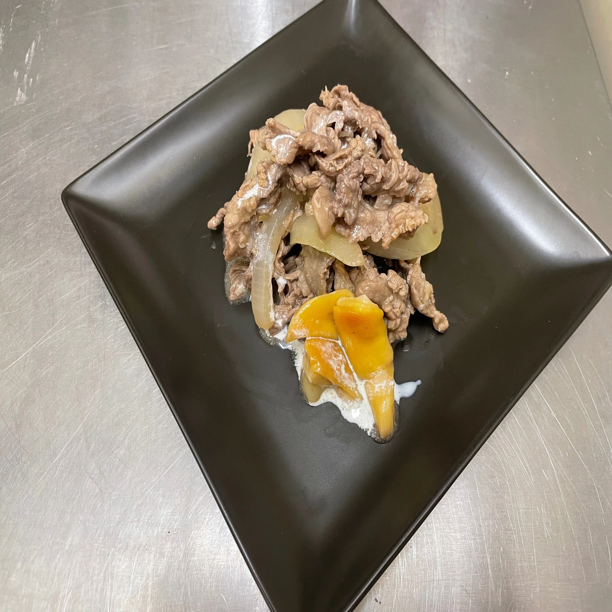 毒きのこのレシピ④ベニテングタケと牛肉のワイン煮込み｜ハンターシェフ
