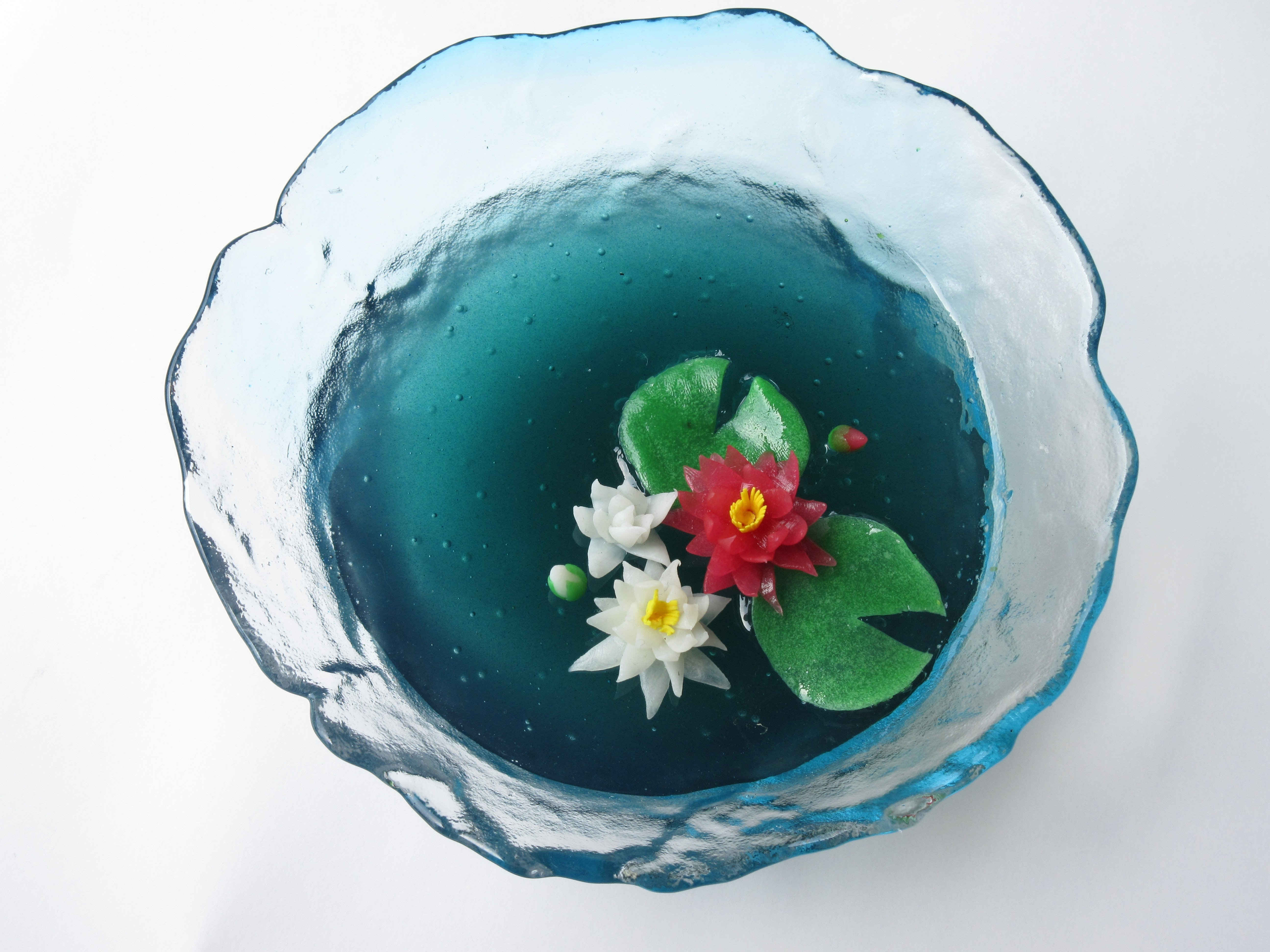 ミニチュア 青緑色の水に浮かぶ睡蓮｜ミニチュアちいさん