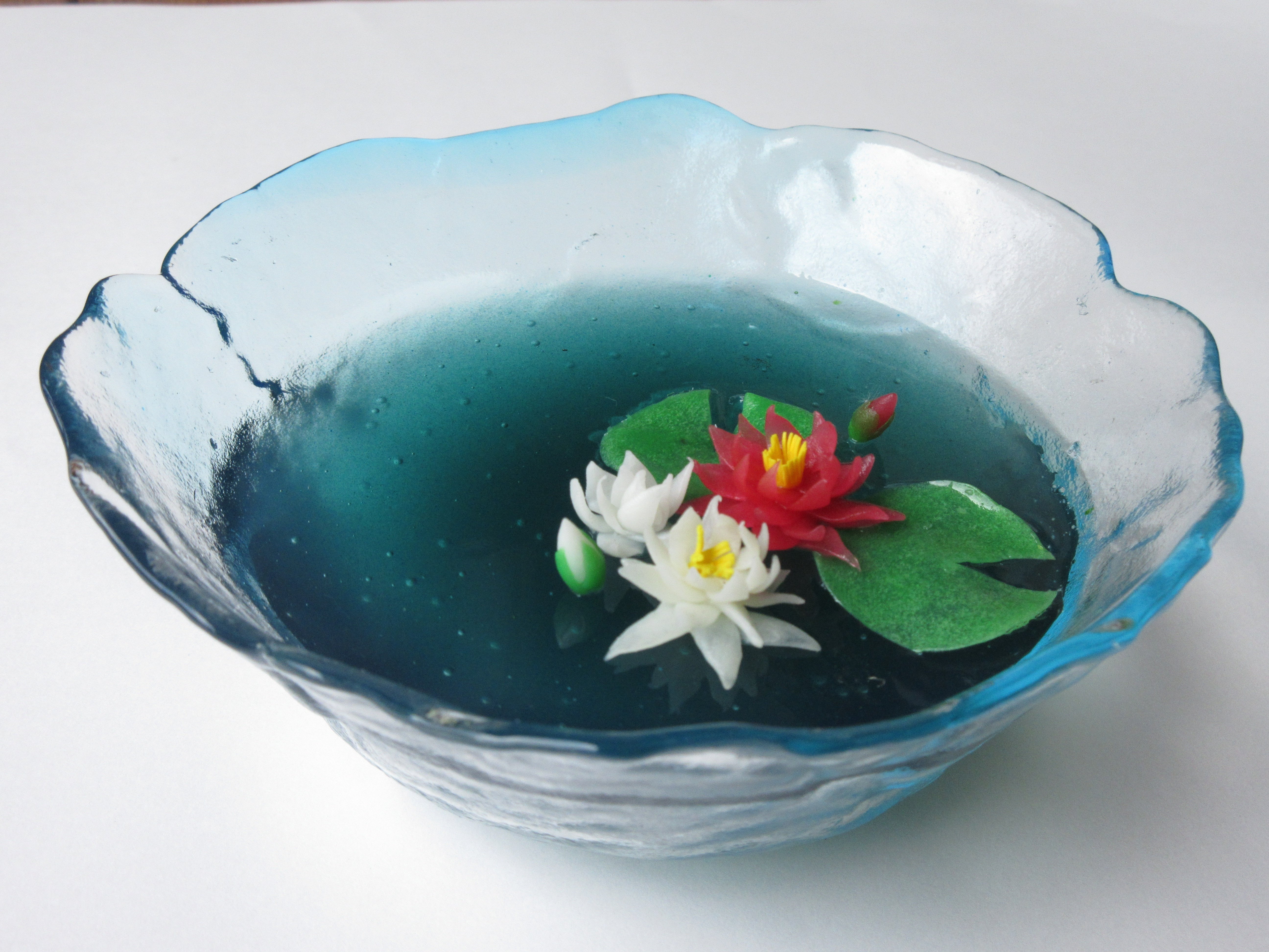 ミニチュア 青緑色の水に浮かぶ睡蓮｜ミニチュアちいさん