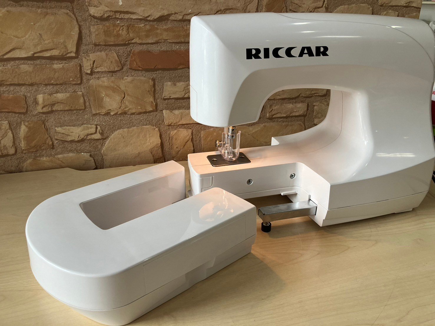 ミシン紹介】RICCAR(リッカー)「ニードルパンチミシン」 - ソーイング